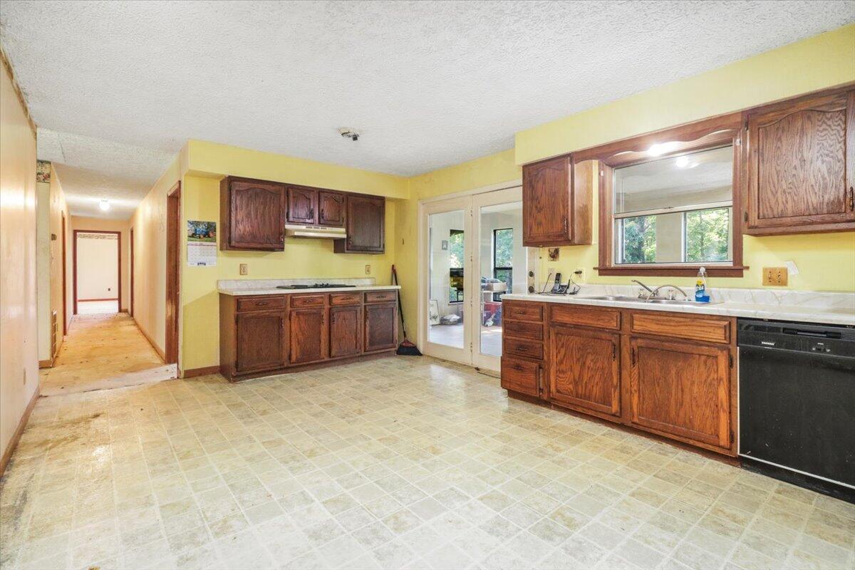 9845 County Road 8530 Property Photo 8