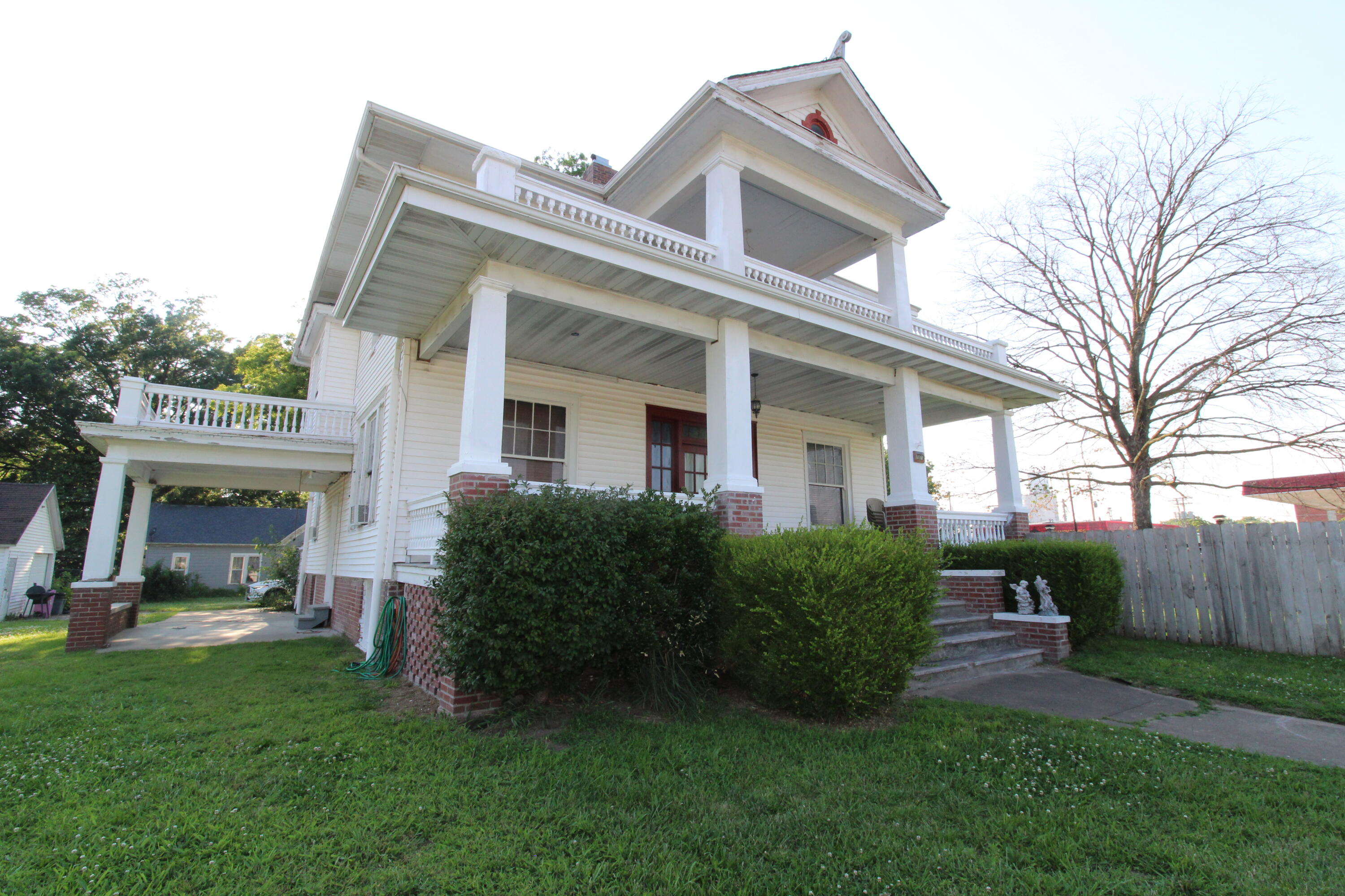 1001 South Main Street Property Photo