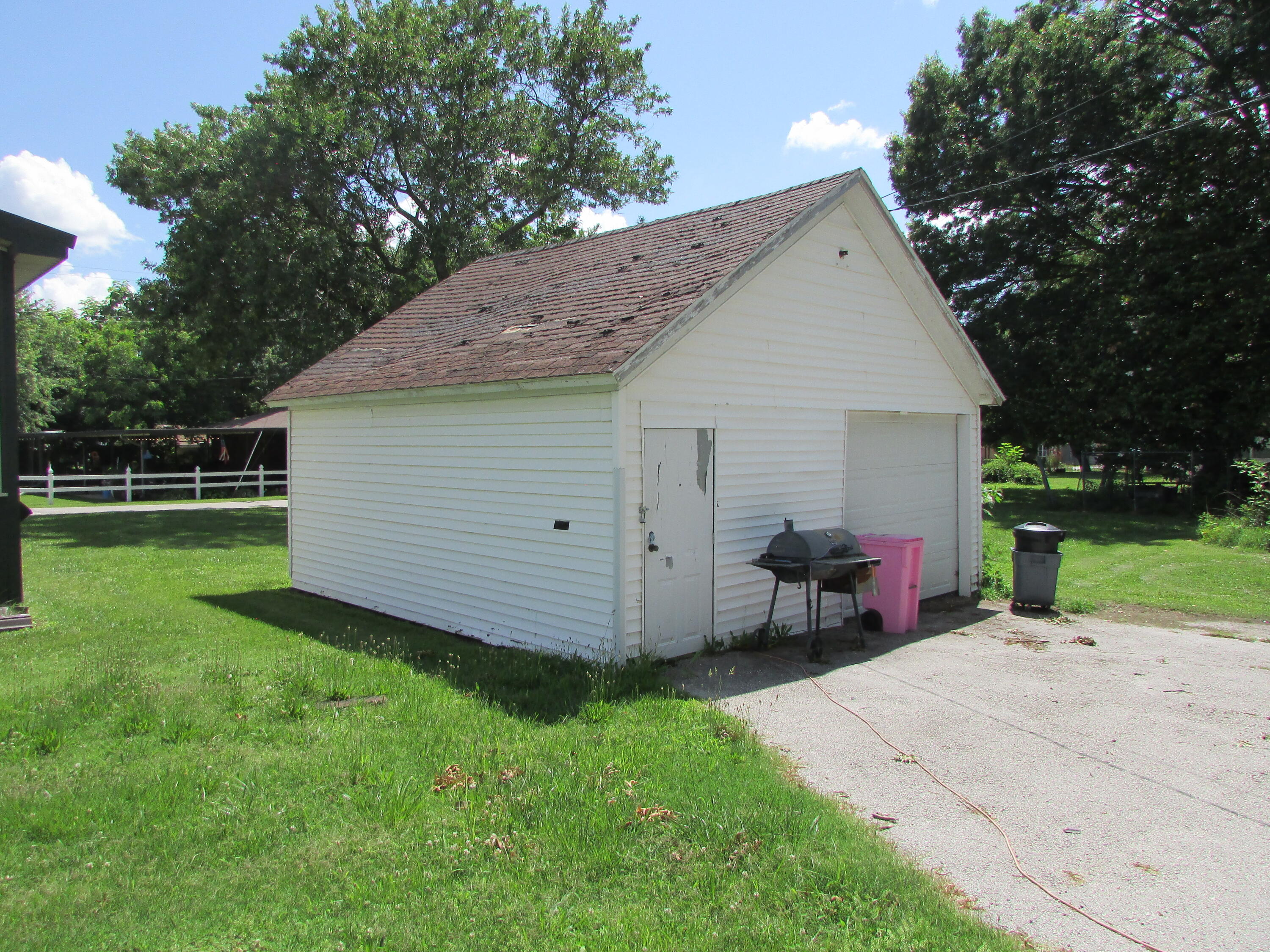 1001 South Main Street Property Photo 10