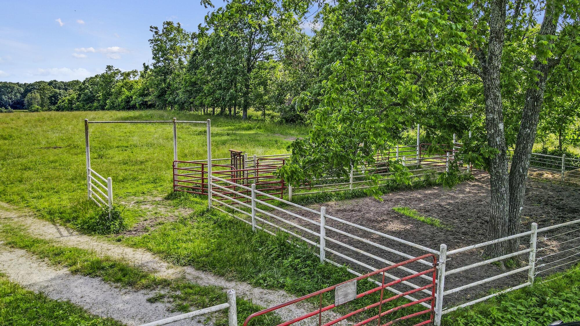 000 State Route E Property Photo 12