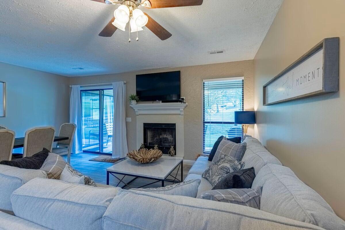320 Turnberry Drive Property Photo 4