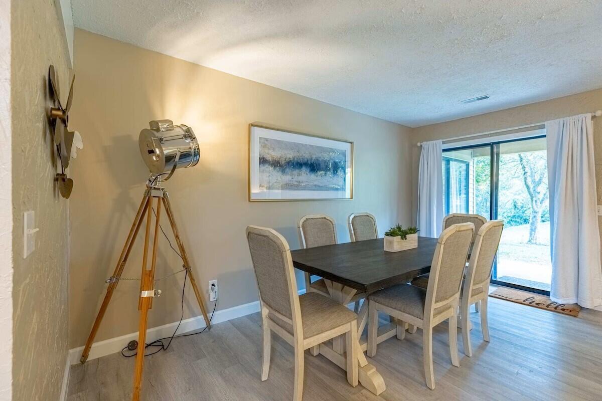 320 Turnberry Drive Property Photo 5