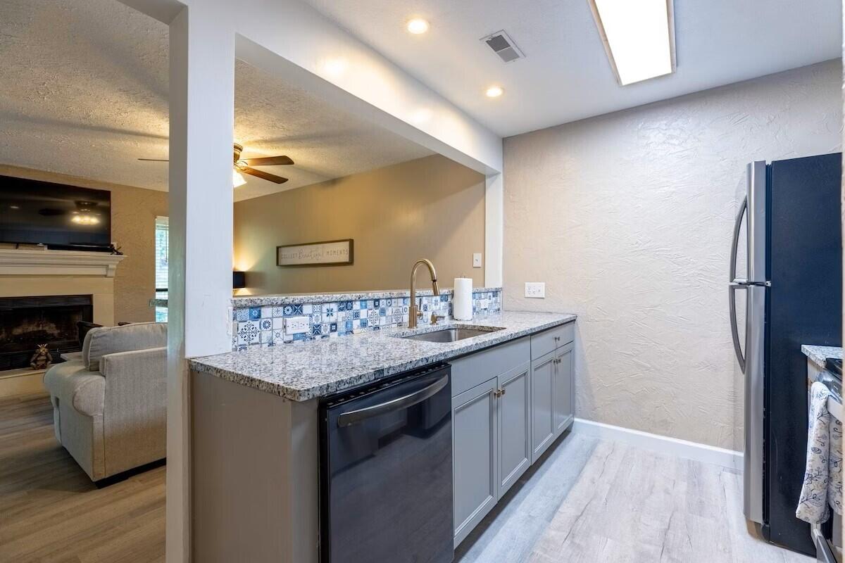 320 Turnberry Drive Property Photo 7