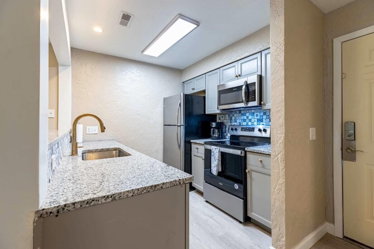 320 Turnberry Drive Property Photo 10
