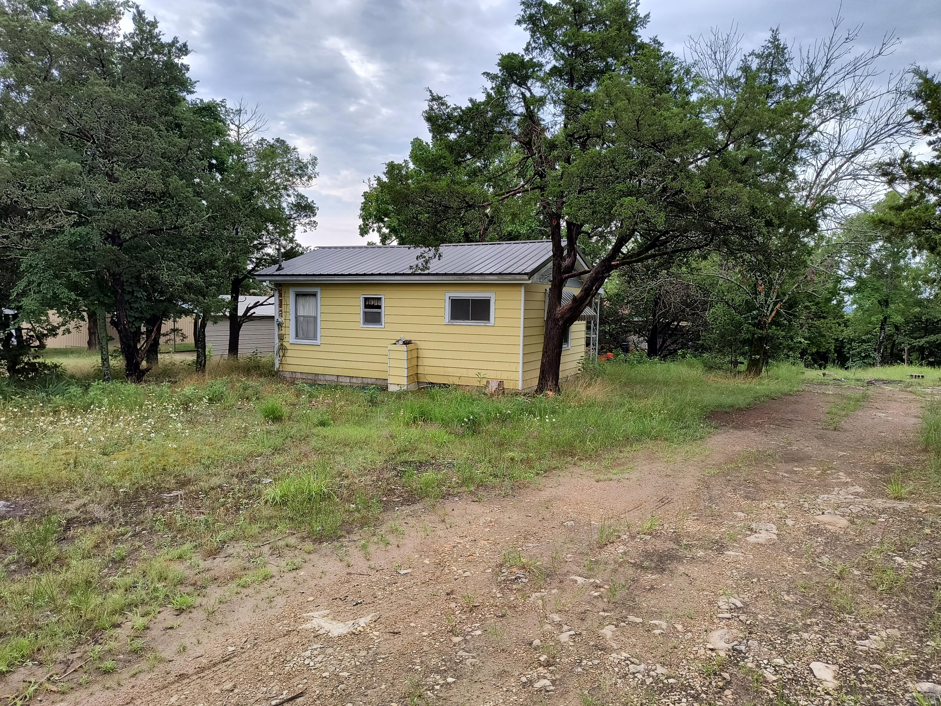 232 Jewel Ave Property Photo 2