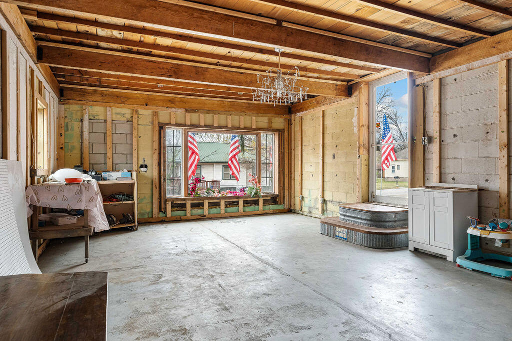 102 North Walnut Street Property Photo 8