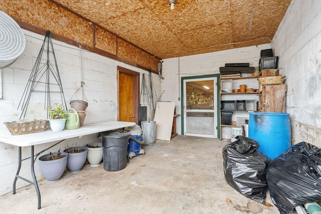 102 North Walnut Street Property Photo 32