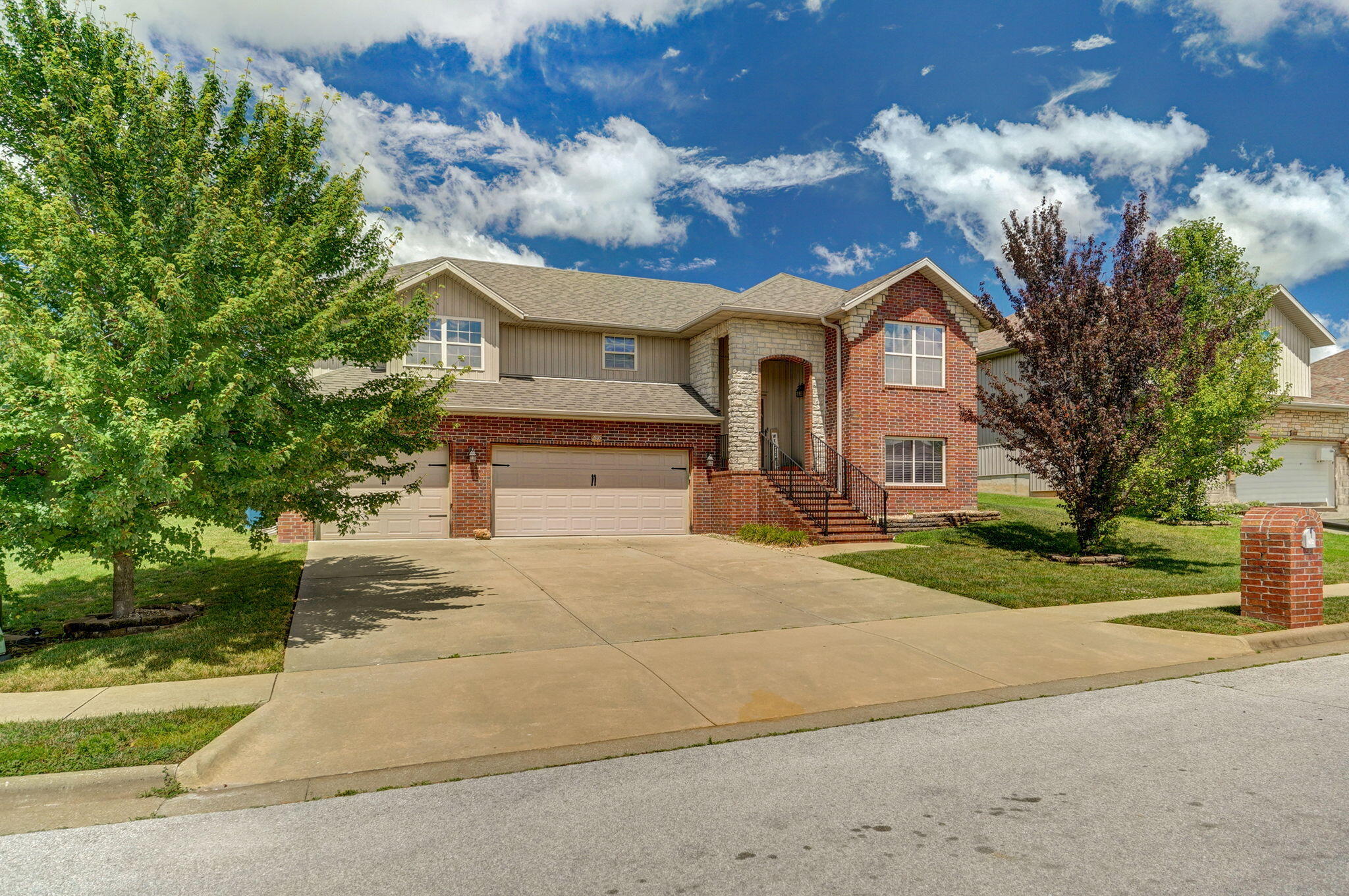 2105 South Gristmill Court Property Photo 1
