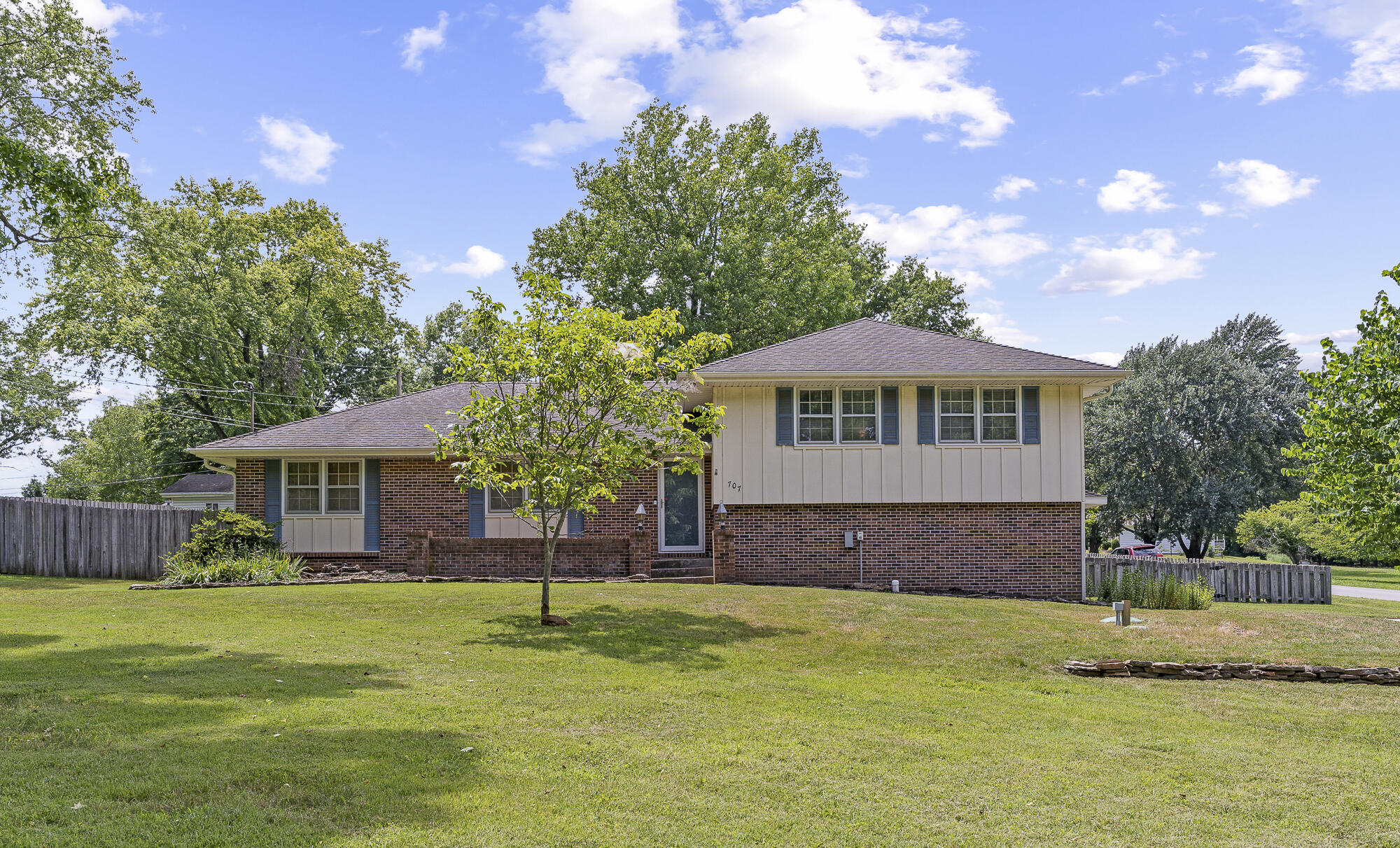 707 South Pearson Drive Property Photo 1