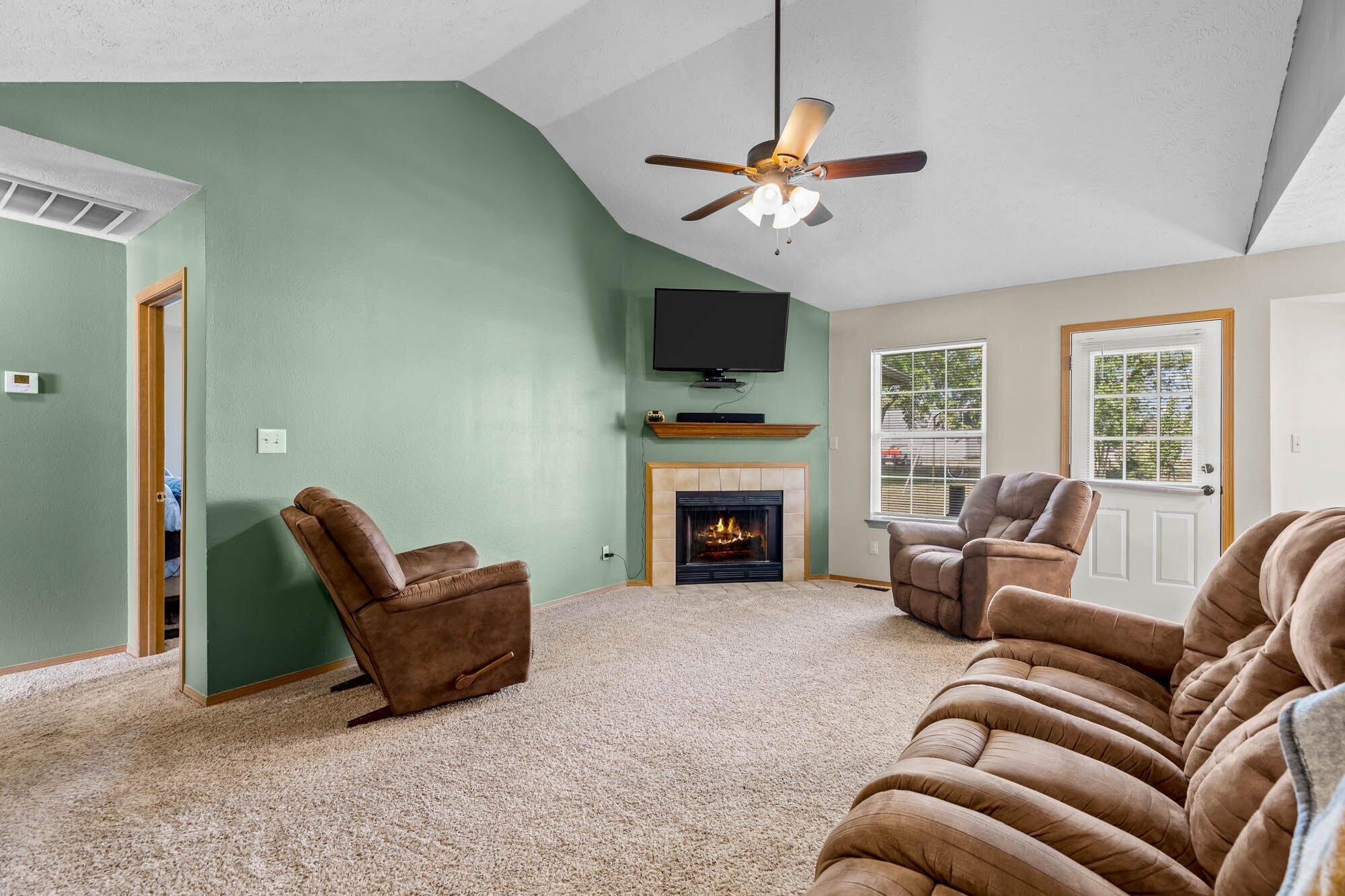 919 South Central Avenue Property Photo 2