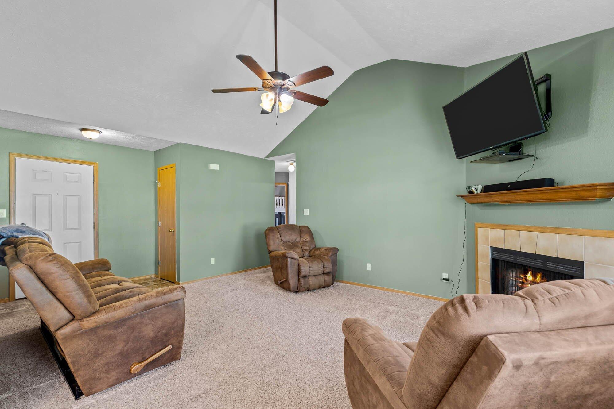 919 South Central Avenue Property Photo 3