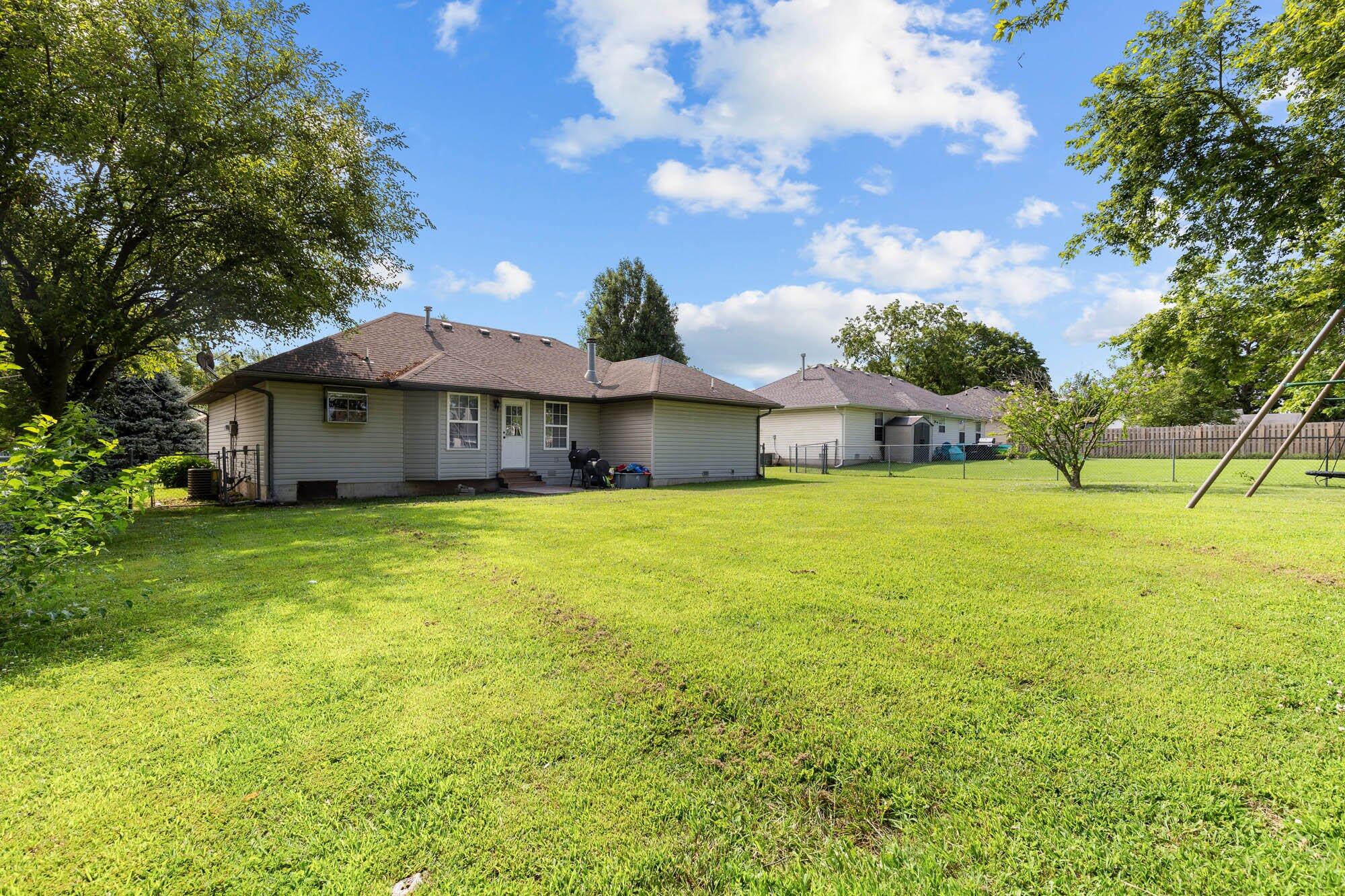 919 South Central Avenue Property Photo 17