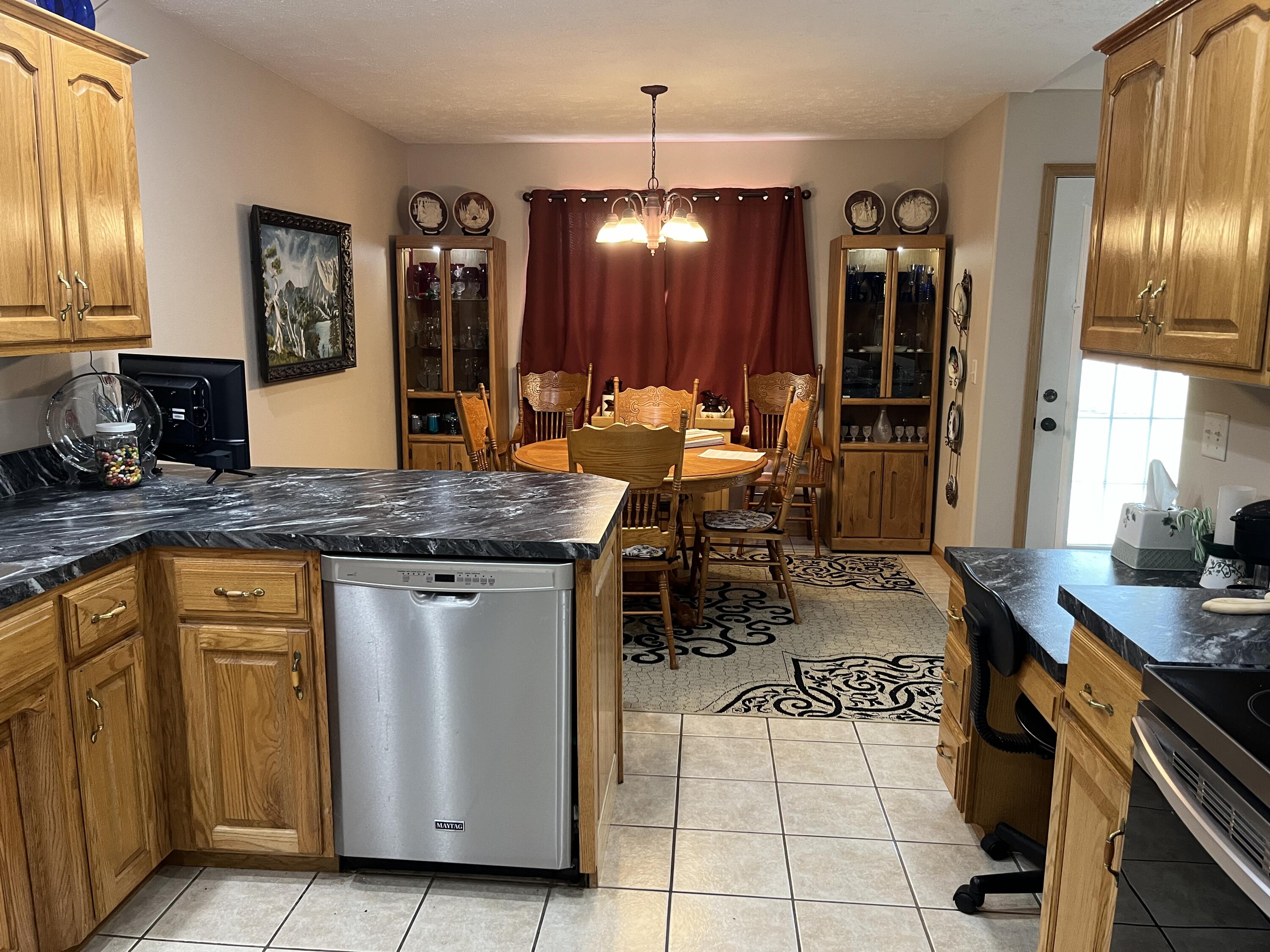 1316 East 476 Road Property Photo 6