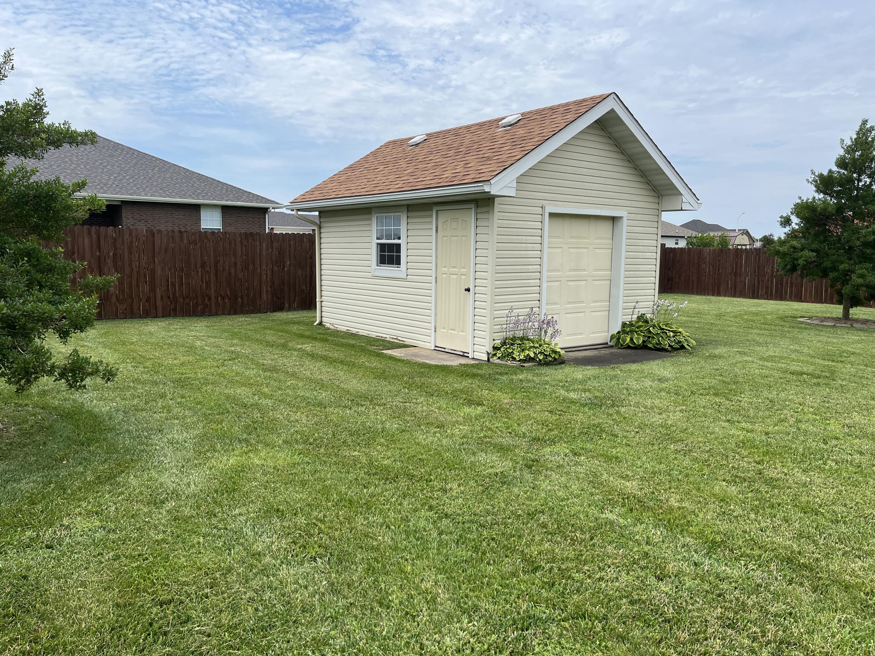 1316 East 476 Road Property Photo 19