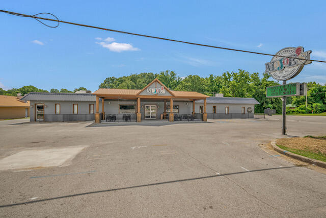 925 South Neosho Boulevard Property Photo 1