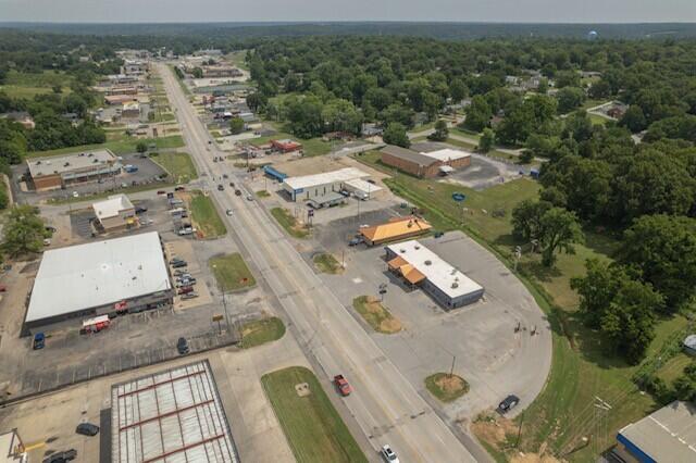 925 South Neosho Boulevard Property Photo 9