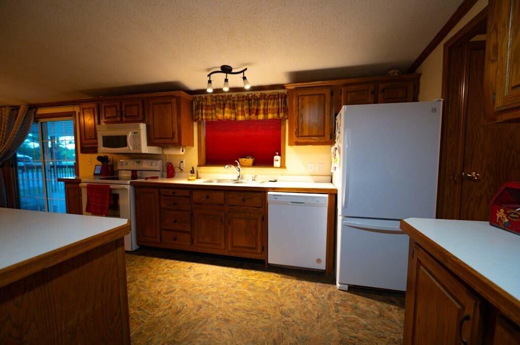 1025 East 2100 Road Property Photo 4