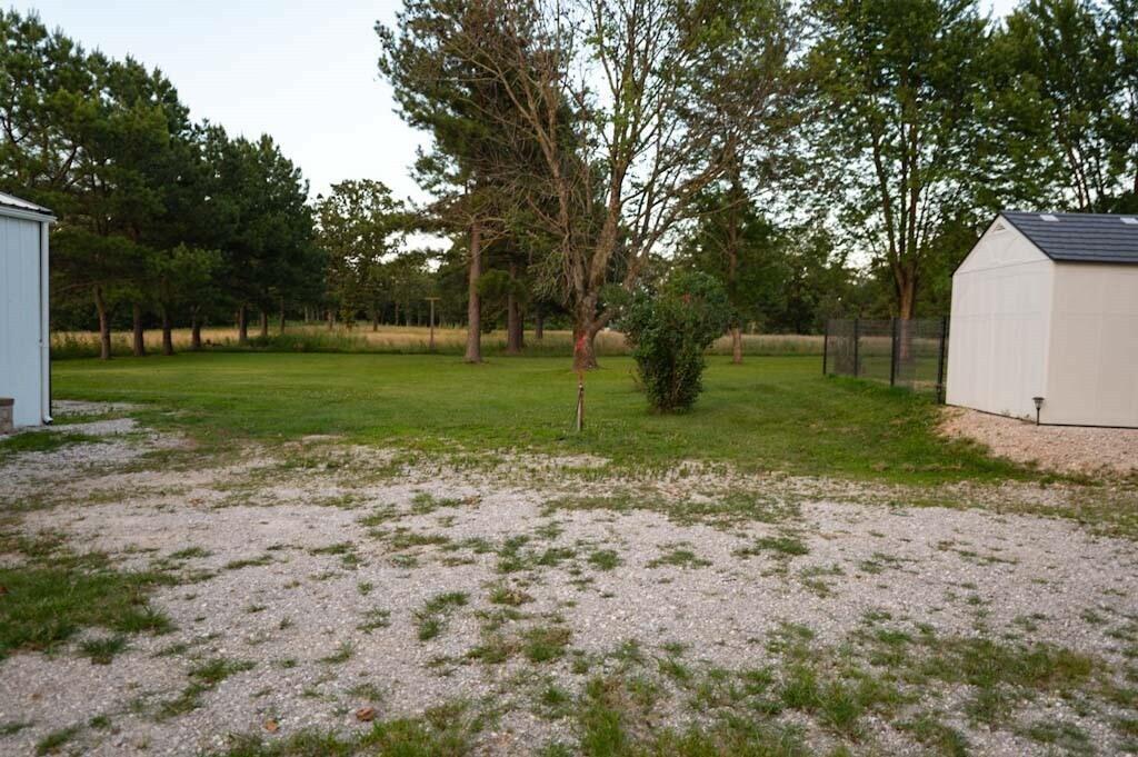 1025 East 2100 Road Property Photo 9