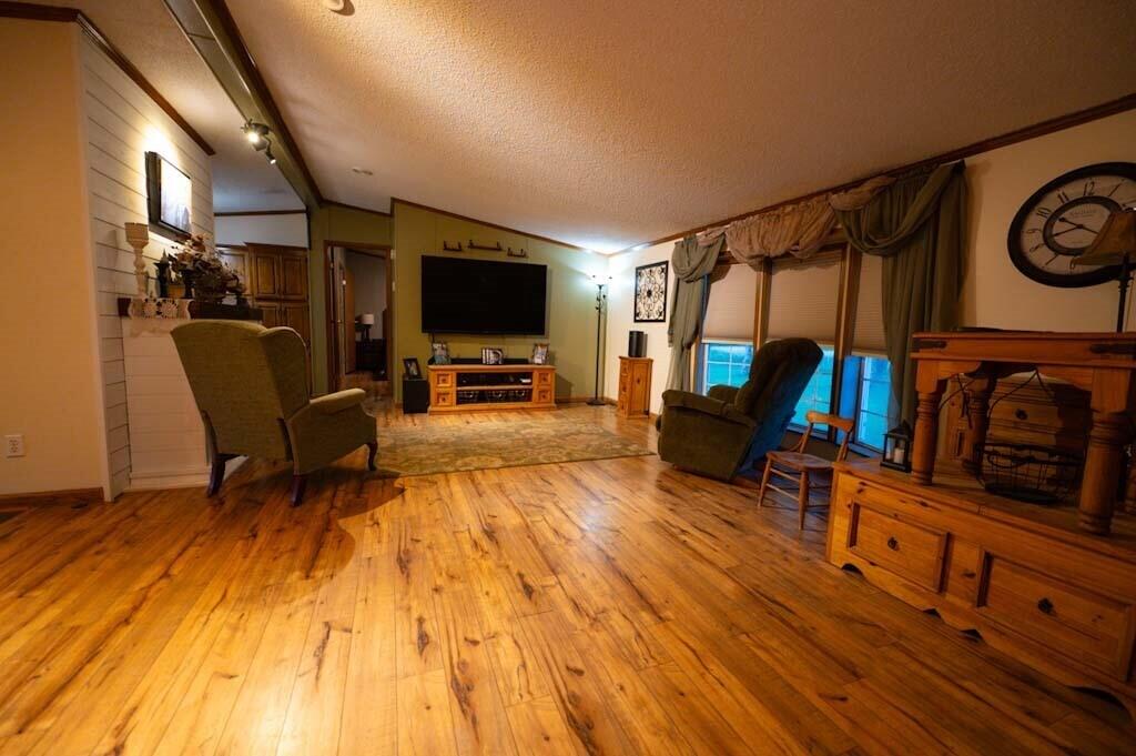 1025 East 2100 Road Property Photo 17