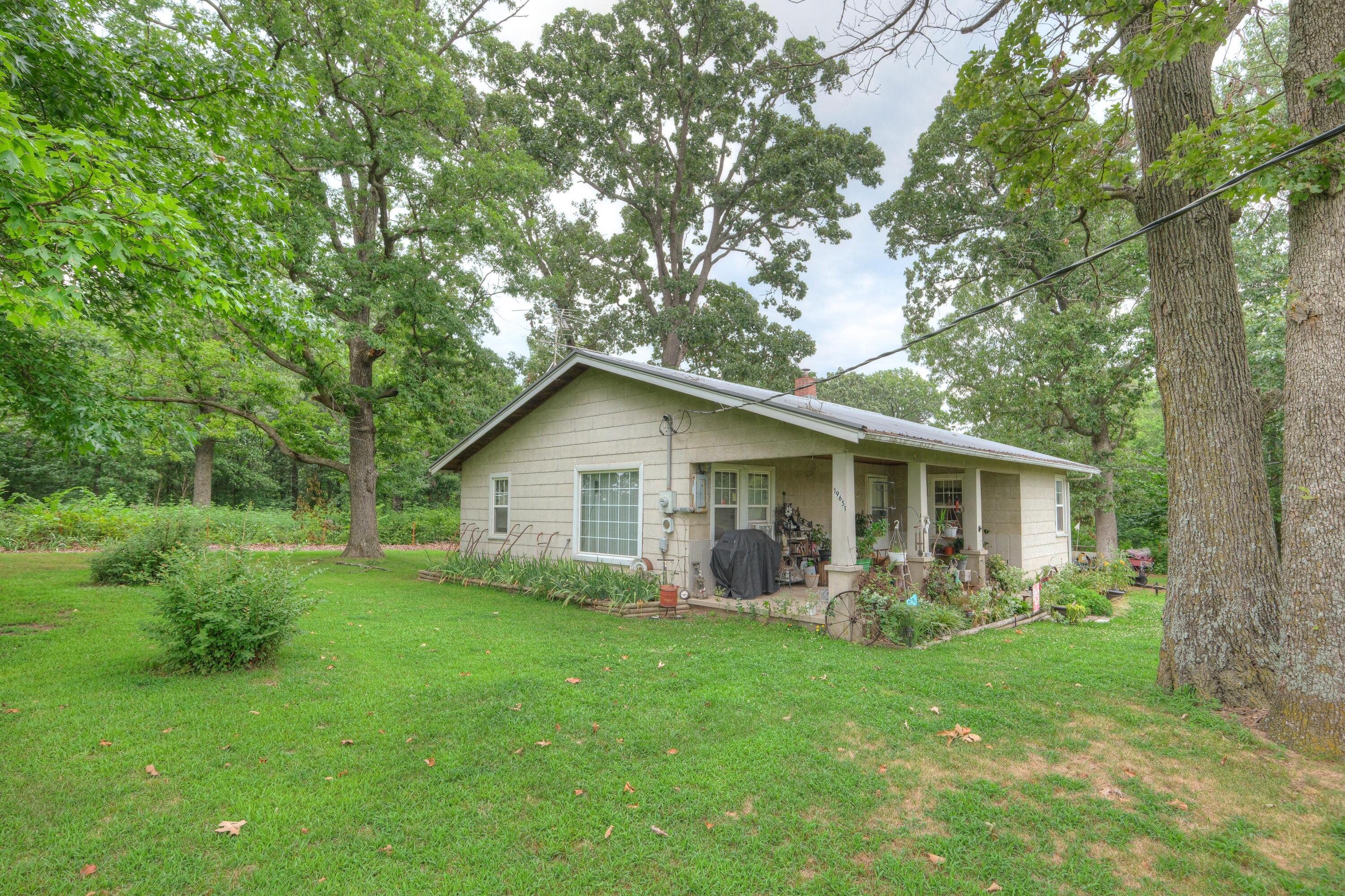 19651 Highway O Property Photo 4