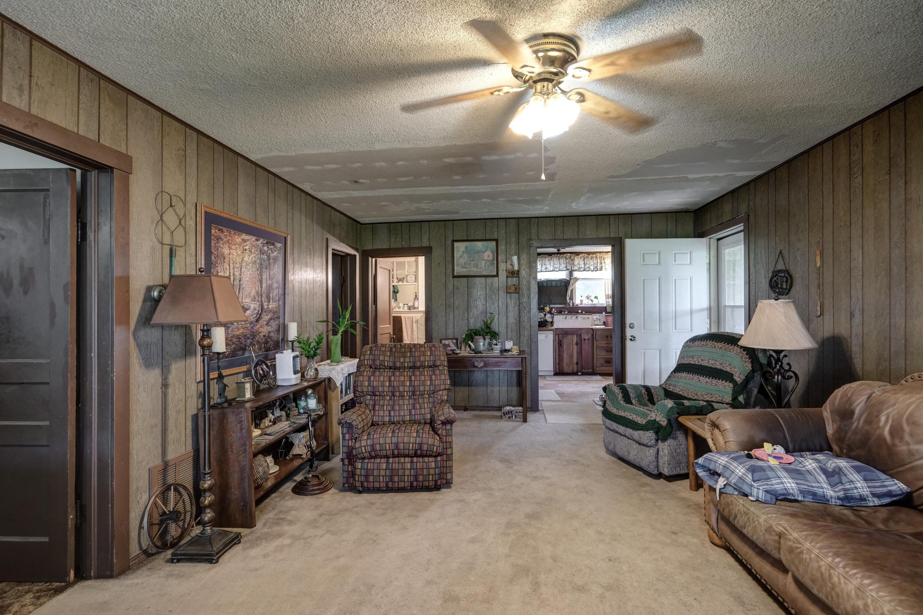 19651 Highway O Property Photo 6