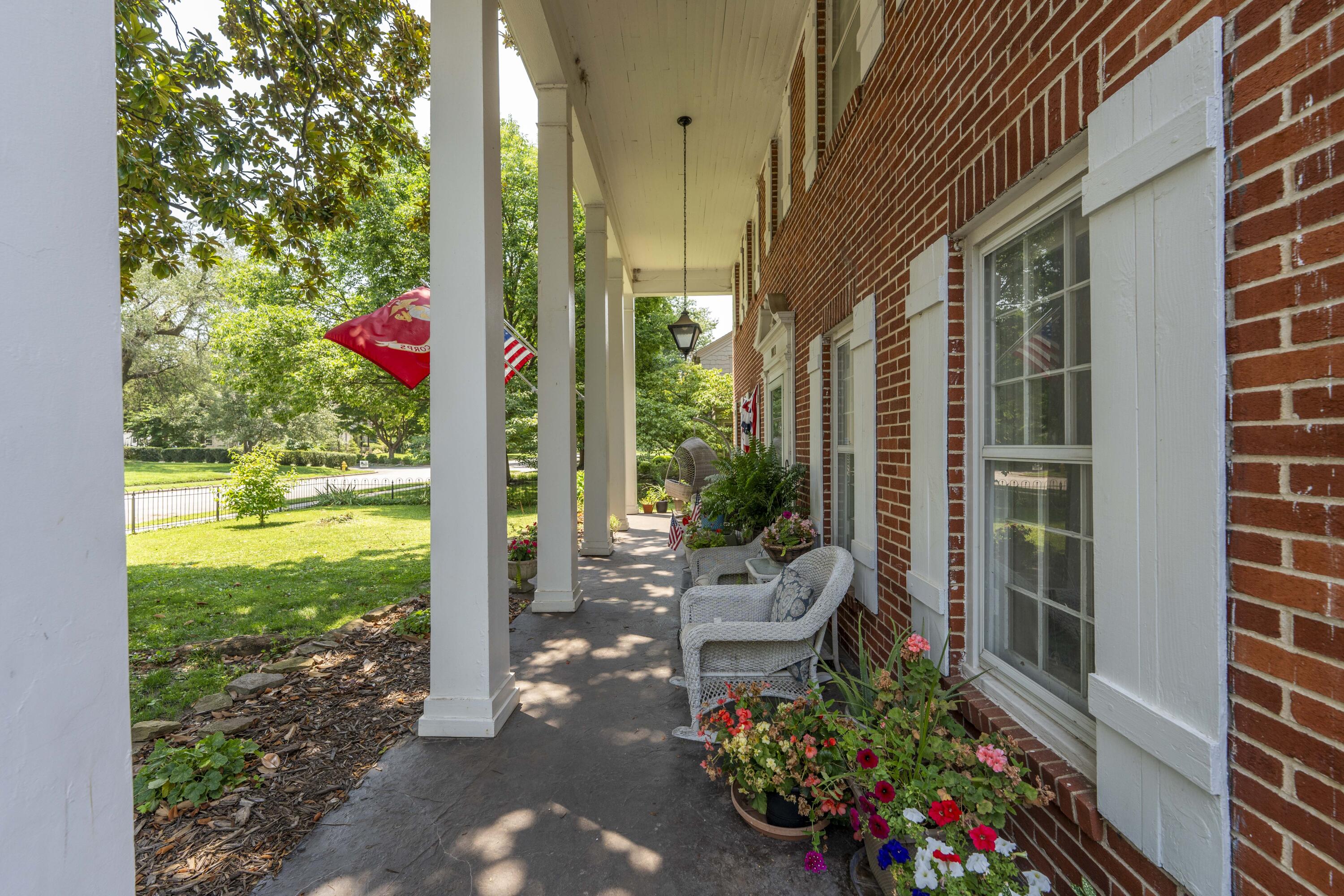 1011 East University Street Property Photo 4