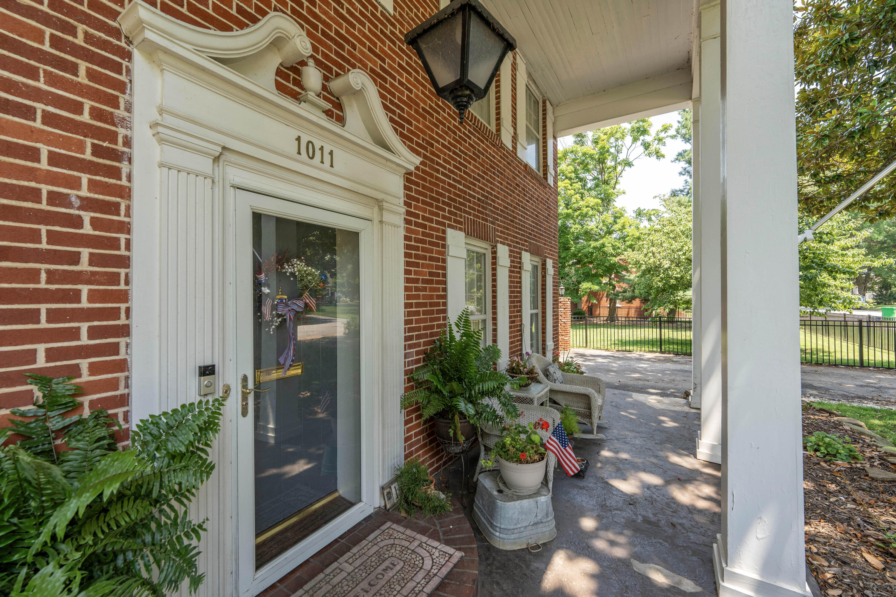 1011 East University Street Property Photo 5
