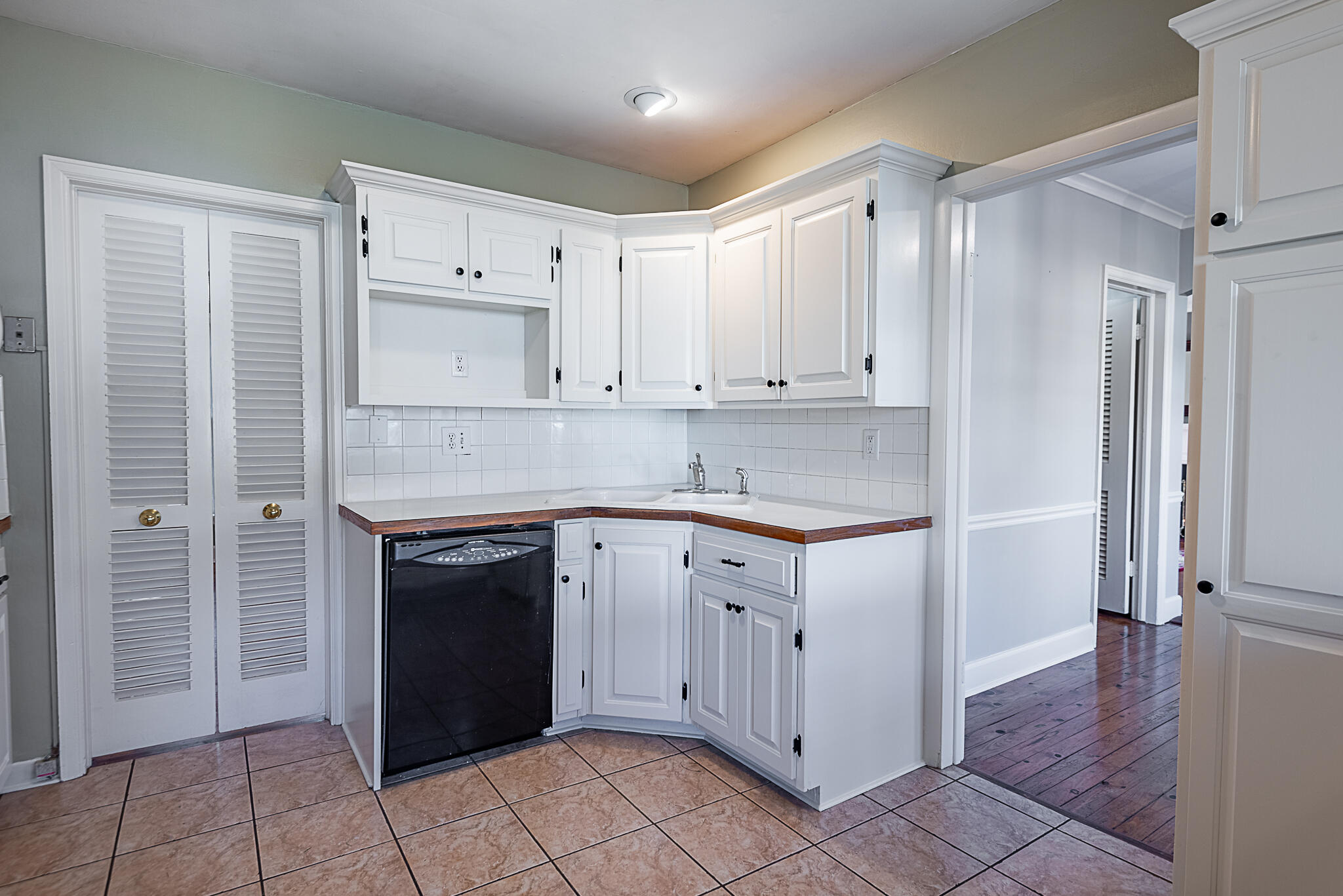 1011 East University Street Property Photo 23