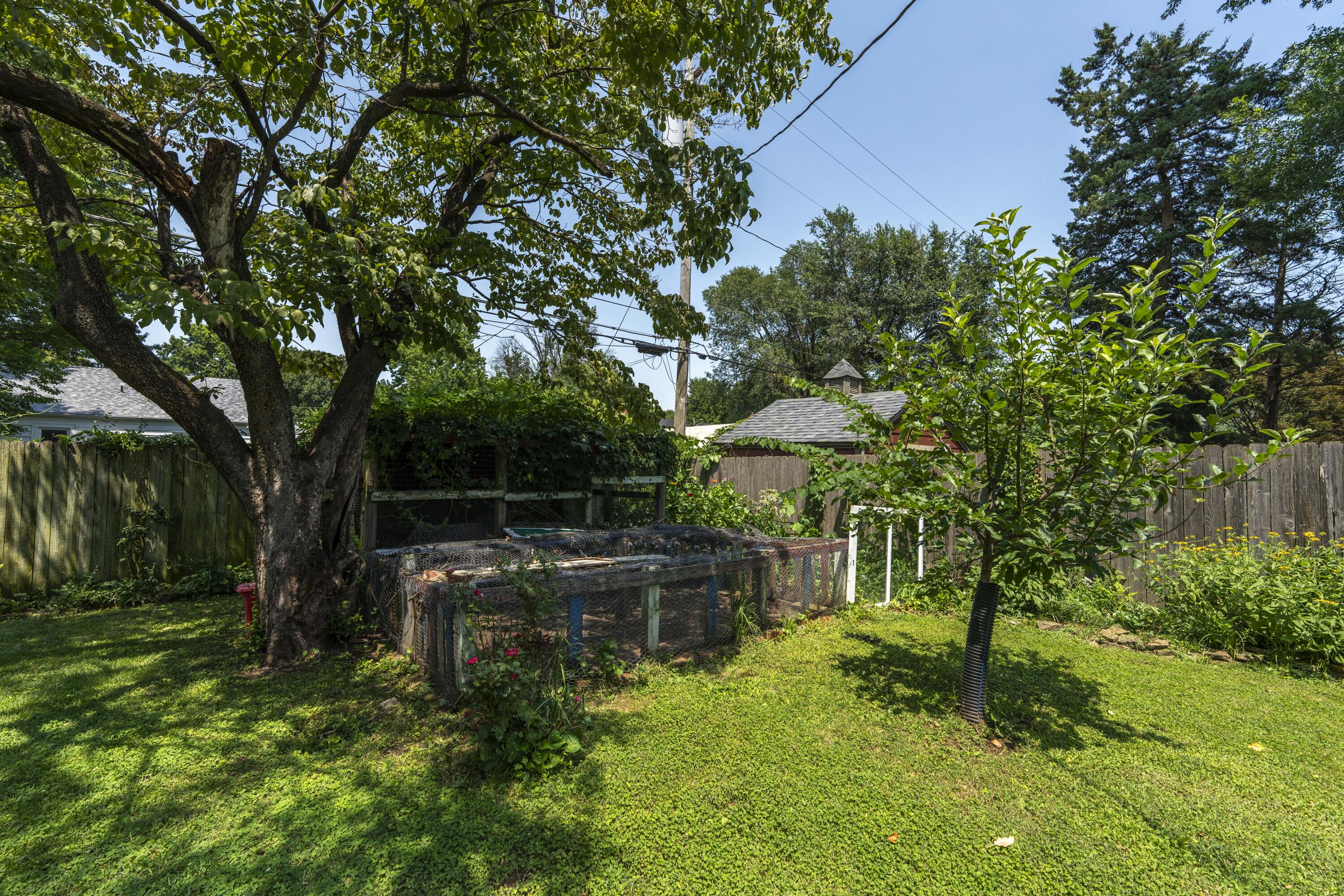 1011 East University Street Property Photo 45