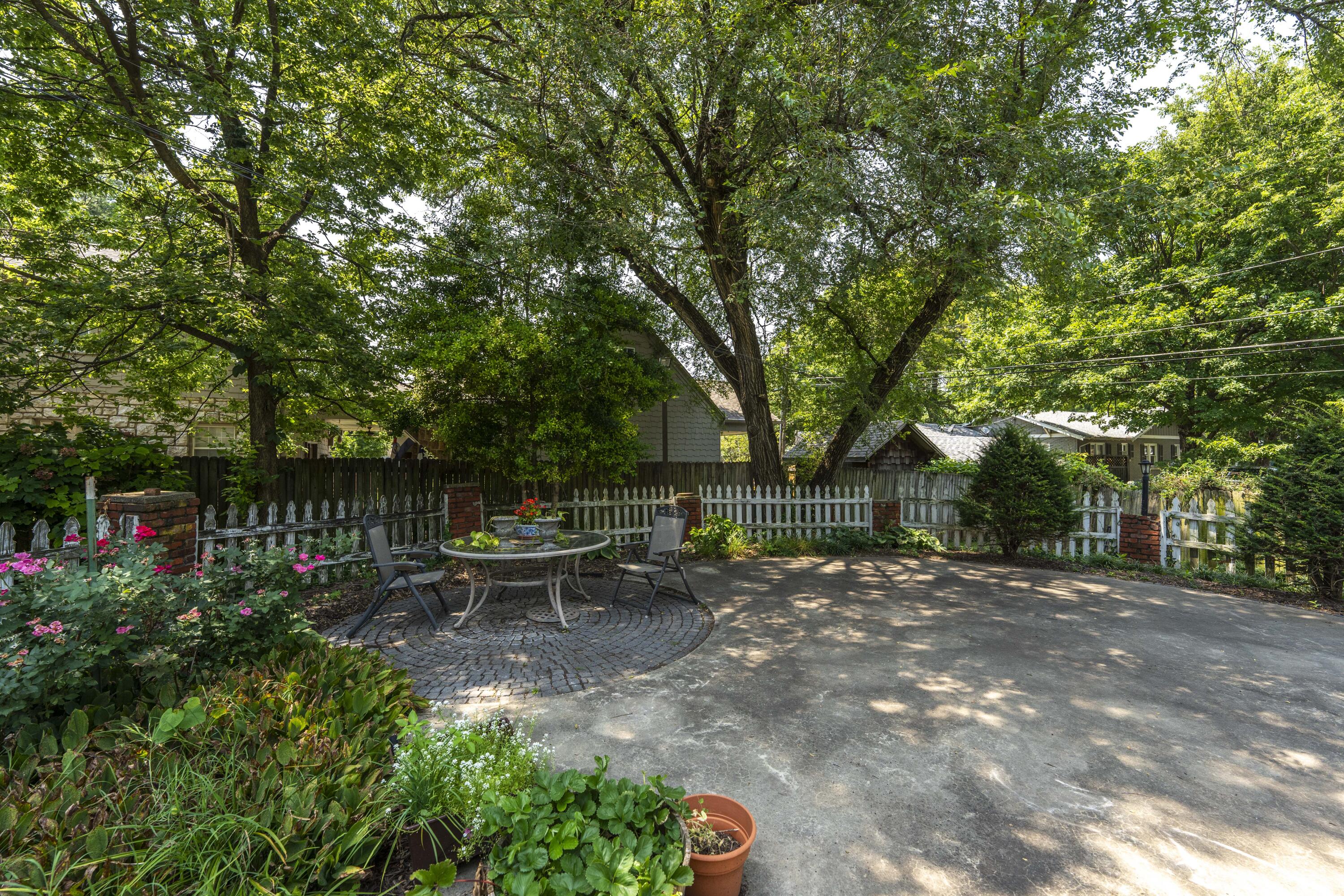 1011 East University Street Property Photo 47