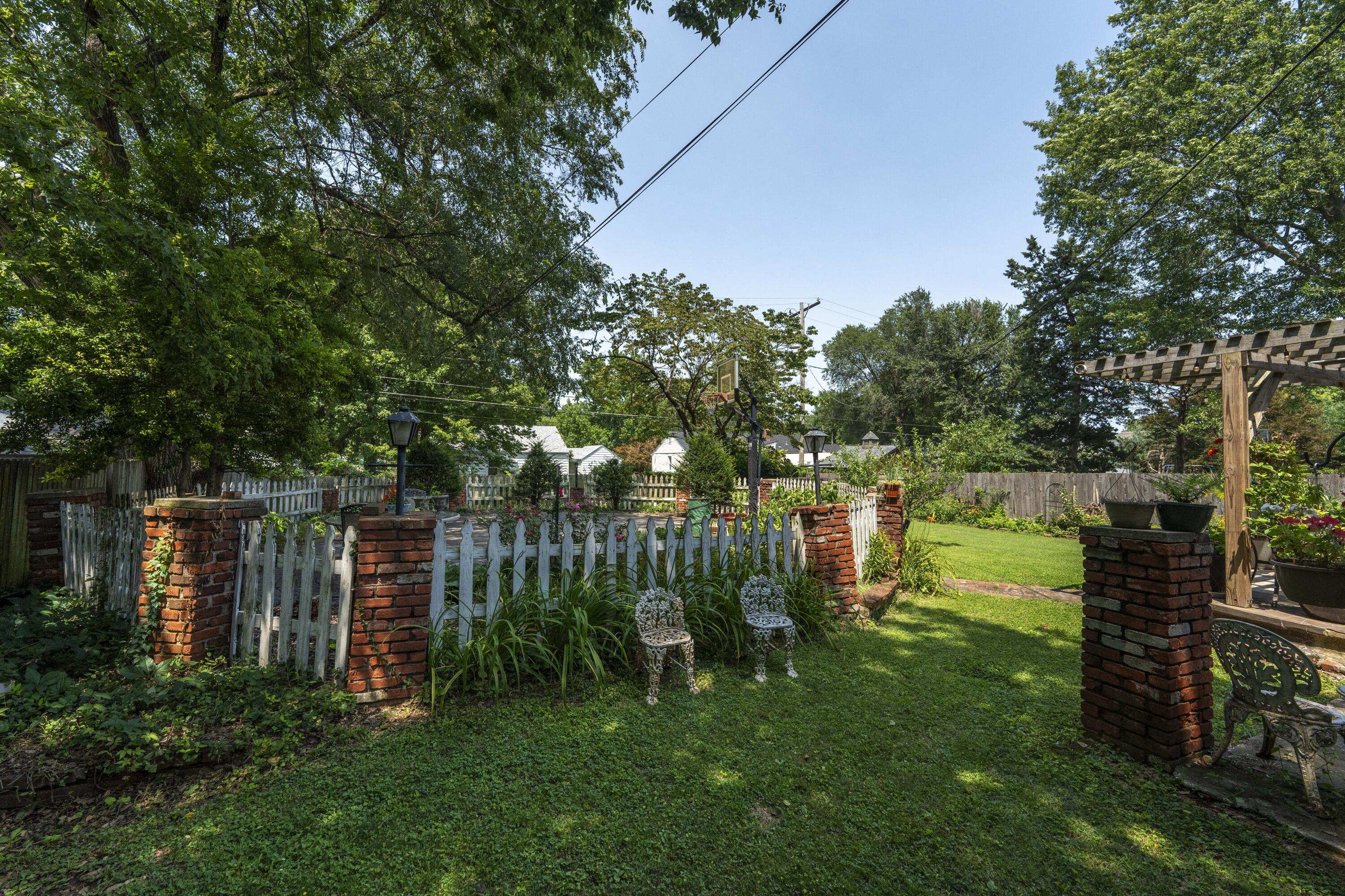 1011 East University Street Property Photo 50