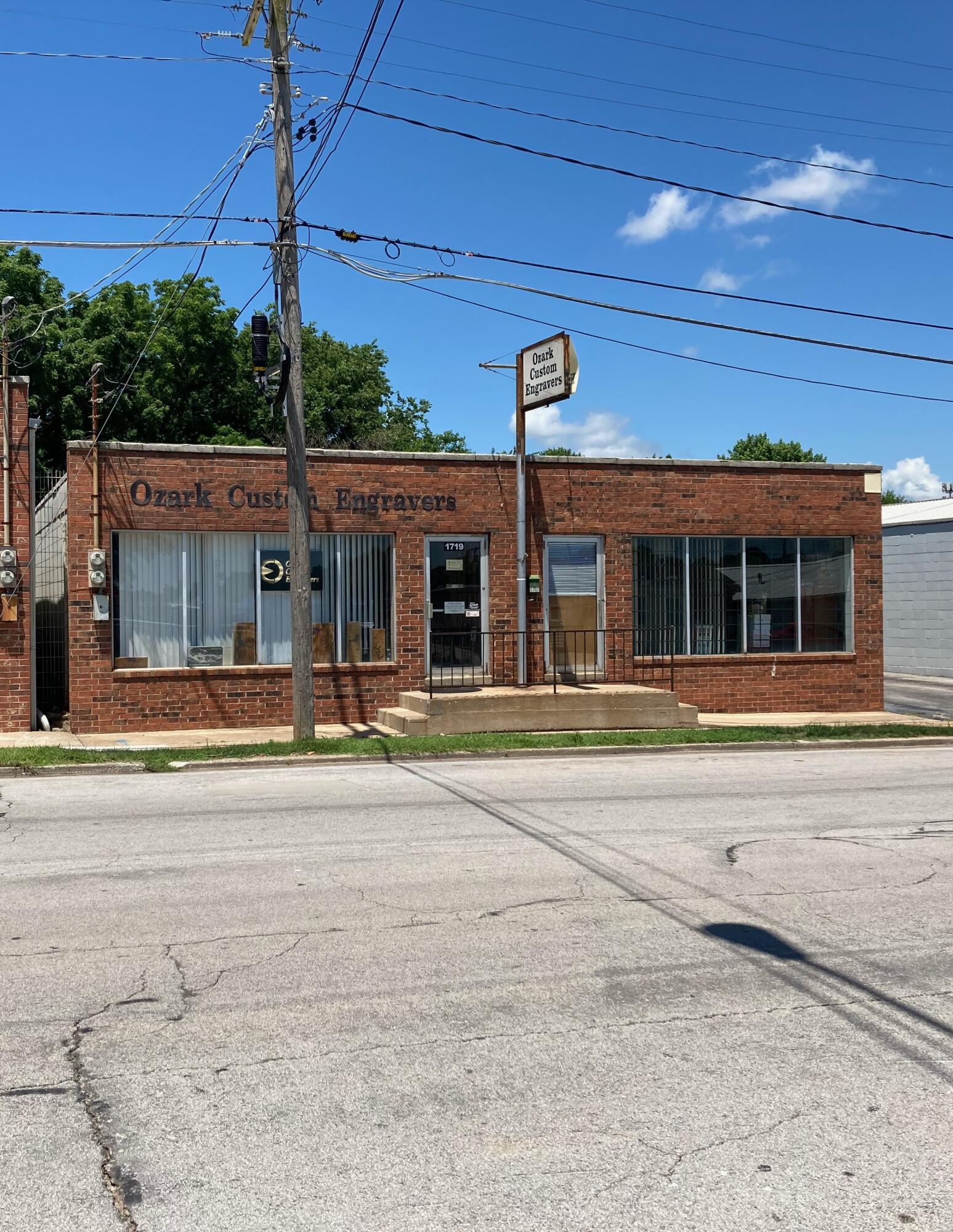 1717 West College Street Property Photo 1