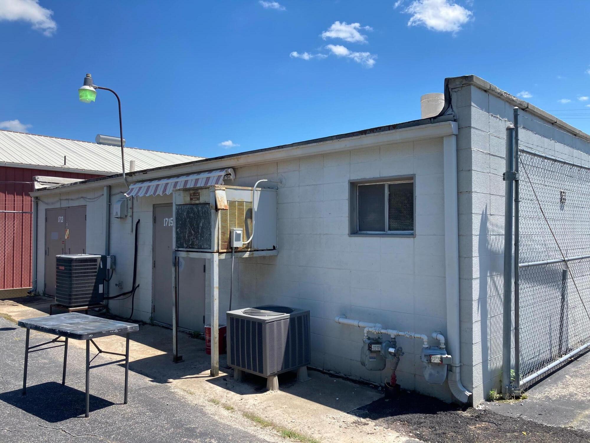 1717 West College Street Property Photo 2