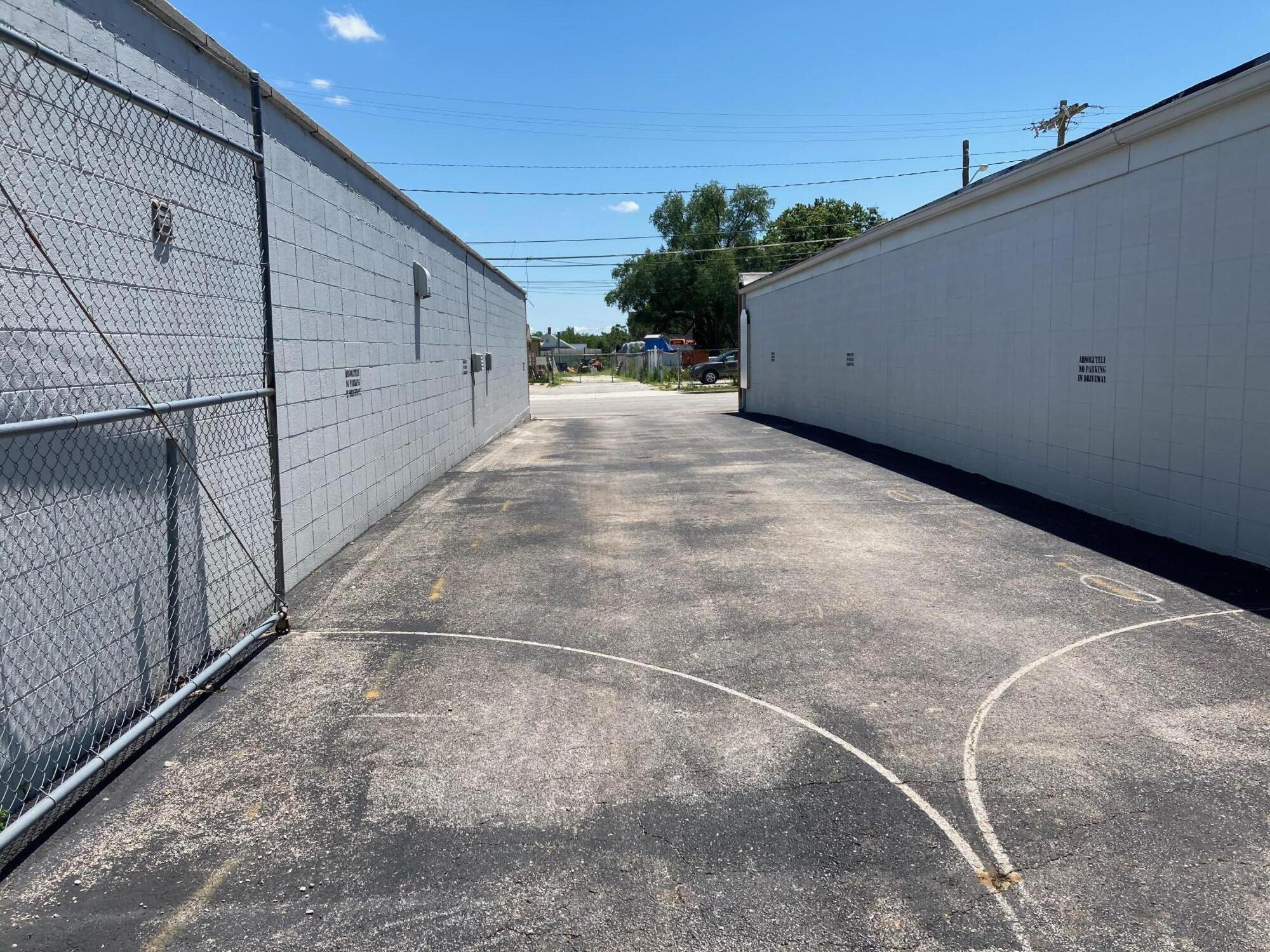 1717 West College Street Property Photo 3