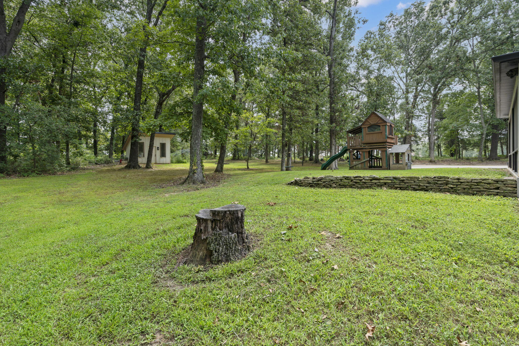 235 Kings Court Property Photo 49