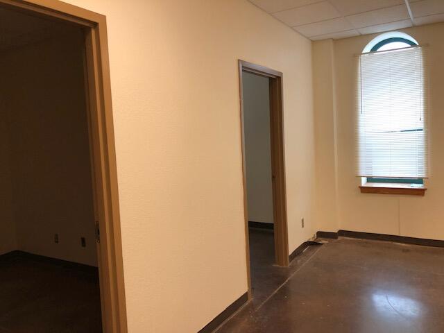 1330 North Commercial Street Property Photo 8