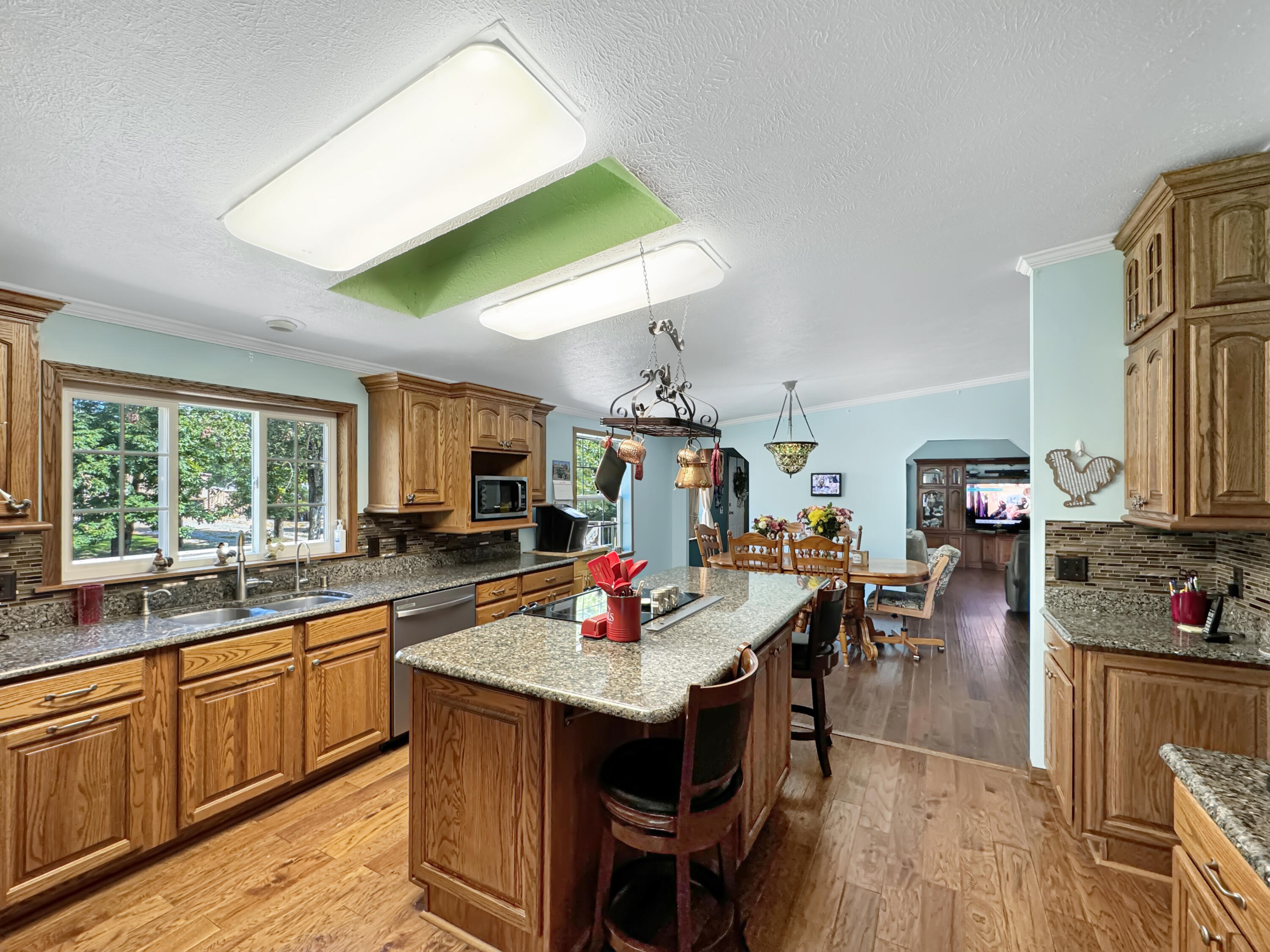24960 Mcclurg Drive Property Photo 6