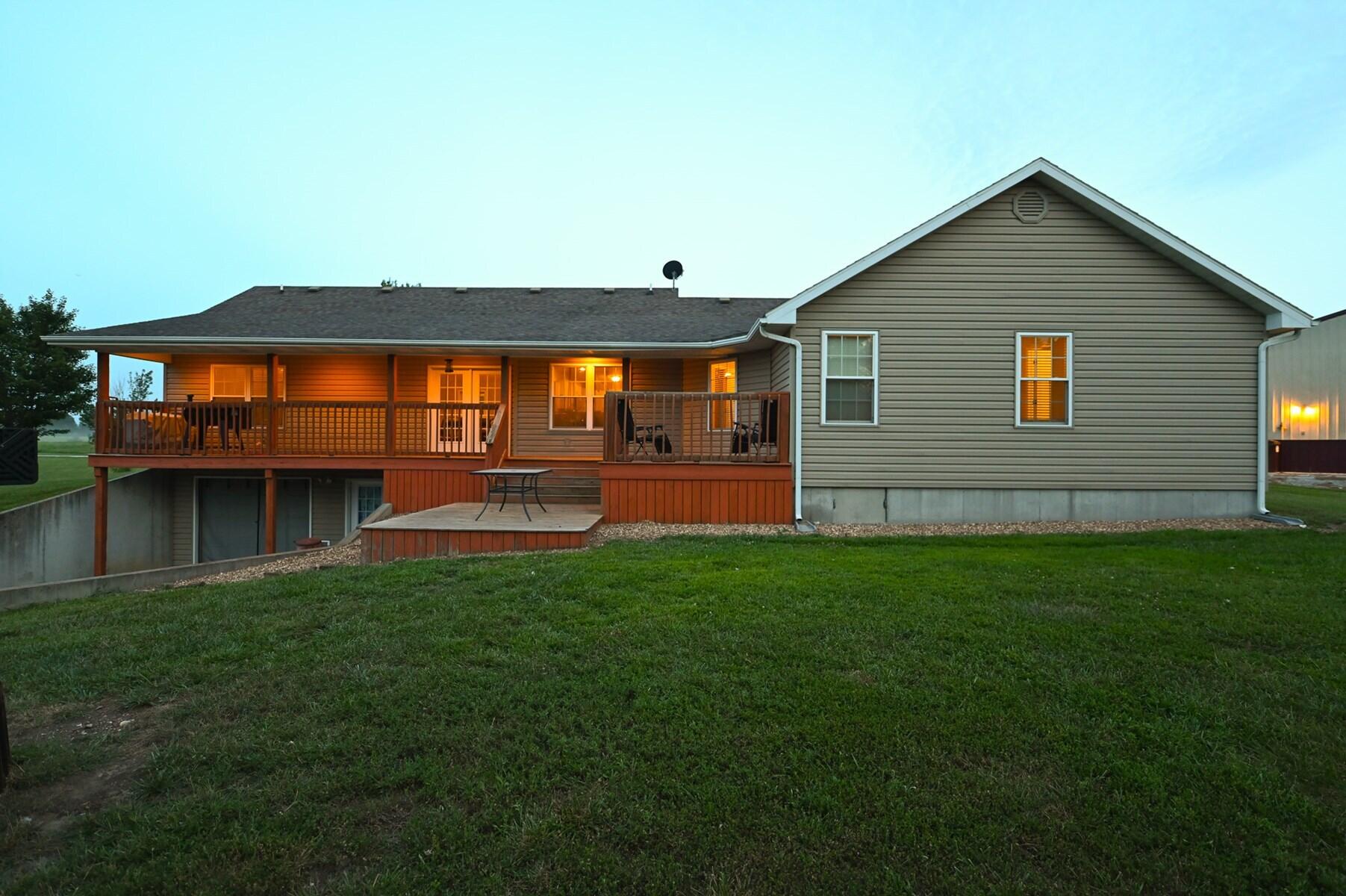 1324 South 601 Road Property Photo 2