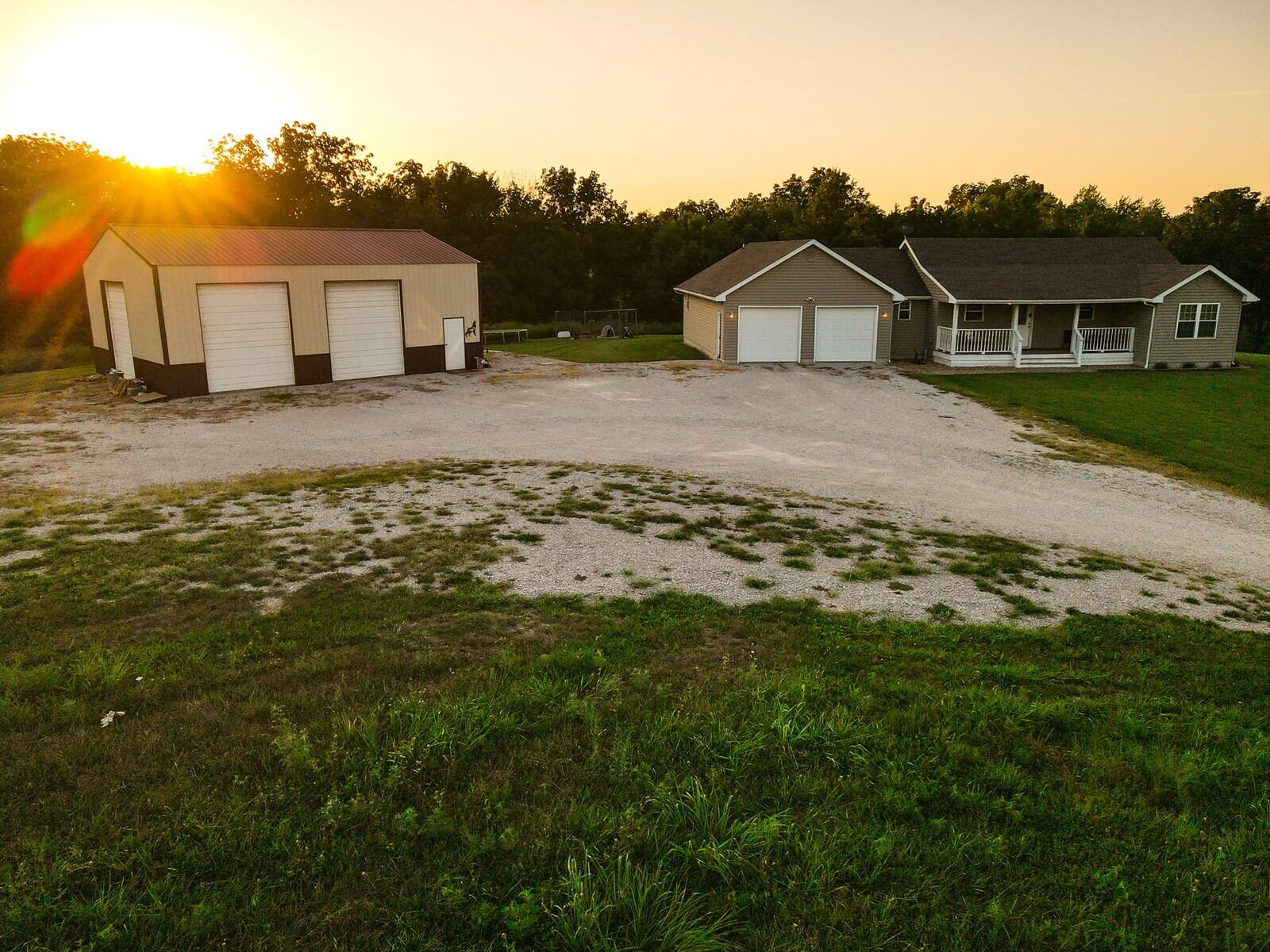 1324 South 601 Road Property Photo 3