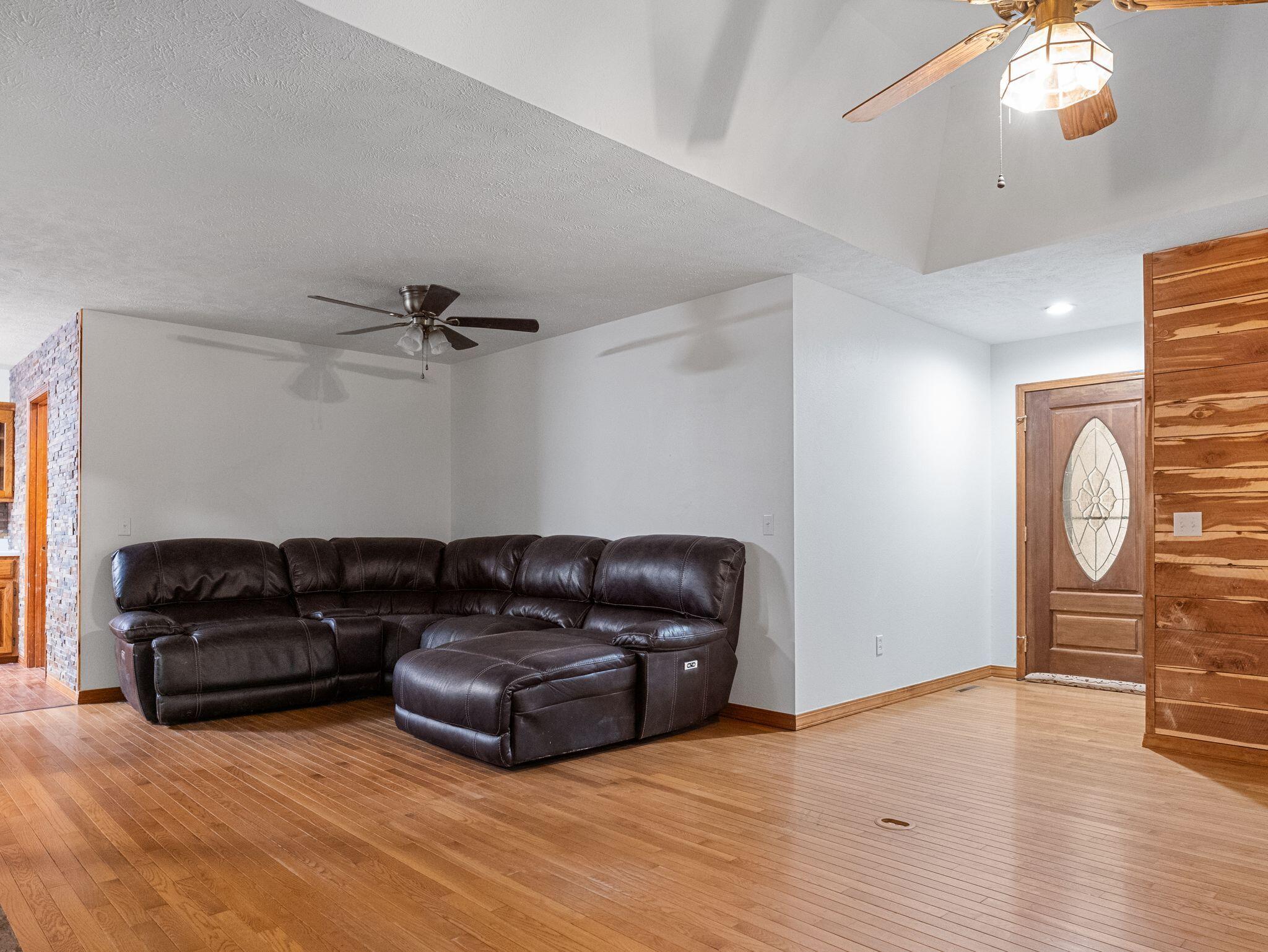 19335 South 2125 Road Property Photo 6