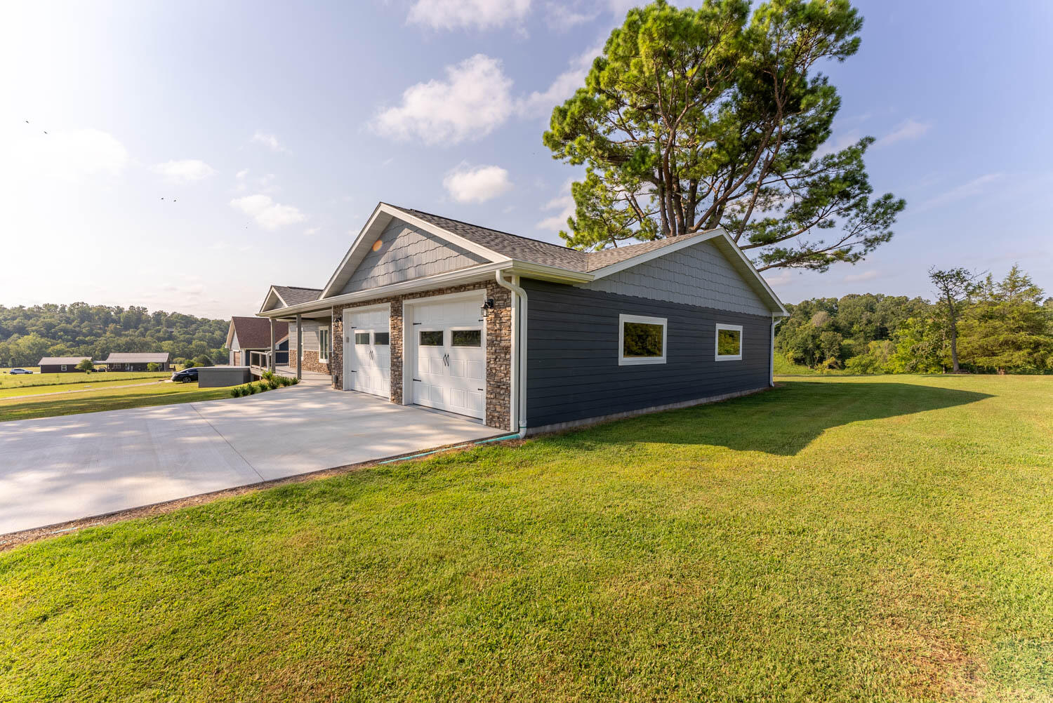631 Spring Valley Drive Property Photo 3
