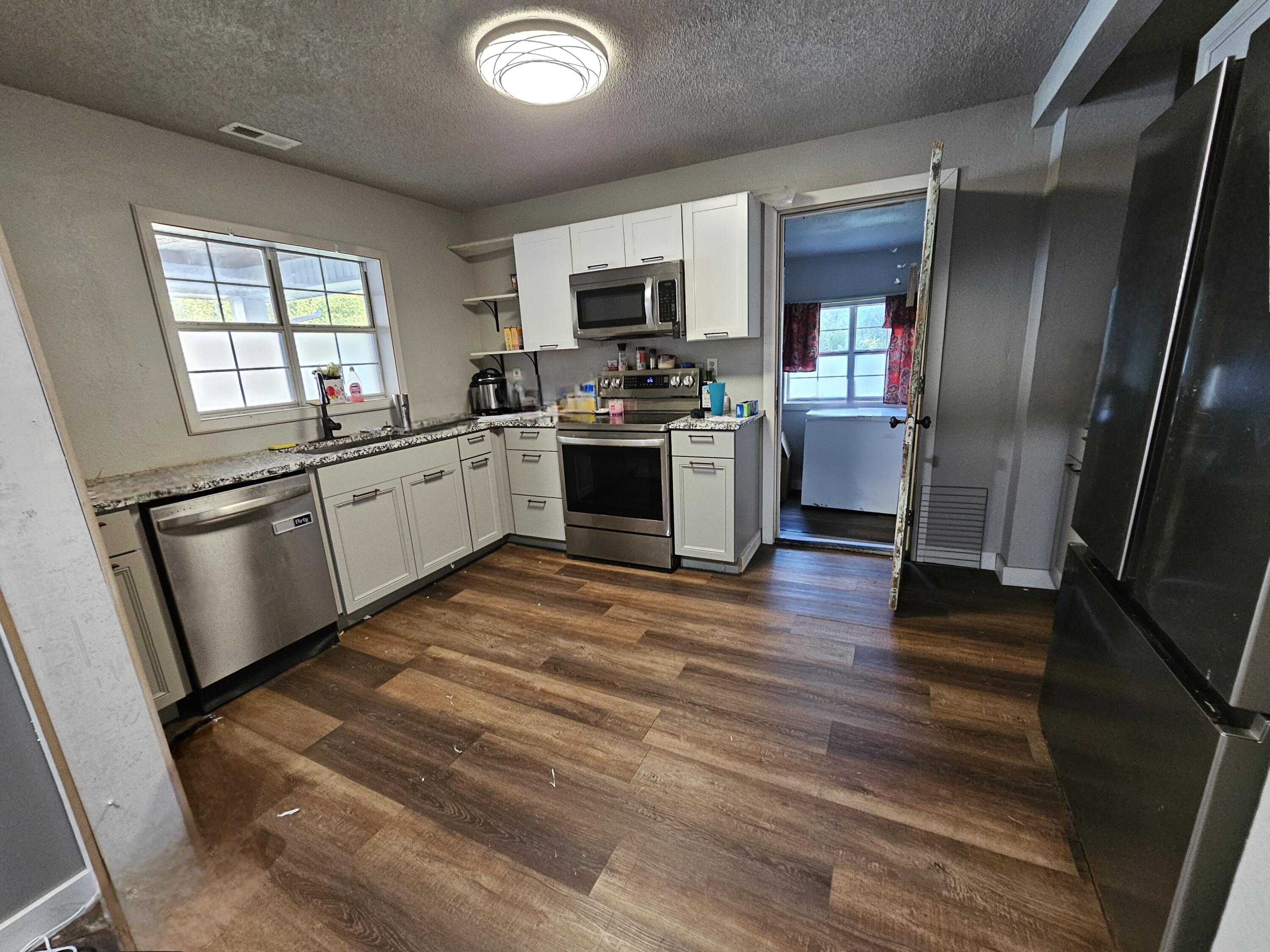 419 2nd Street Property Photo 2