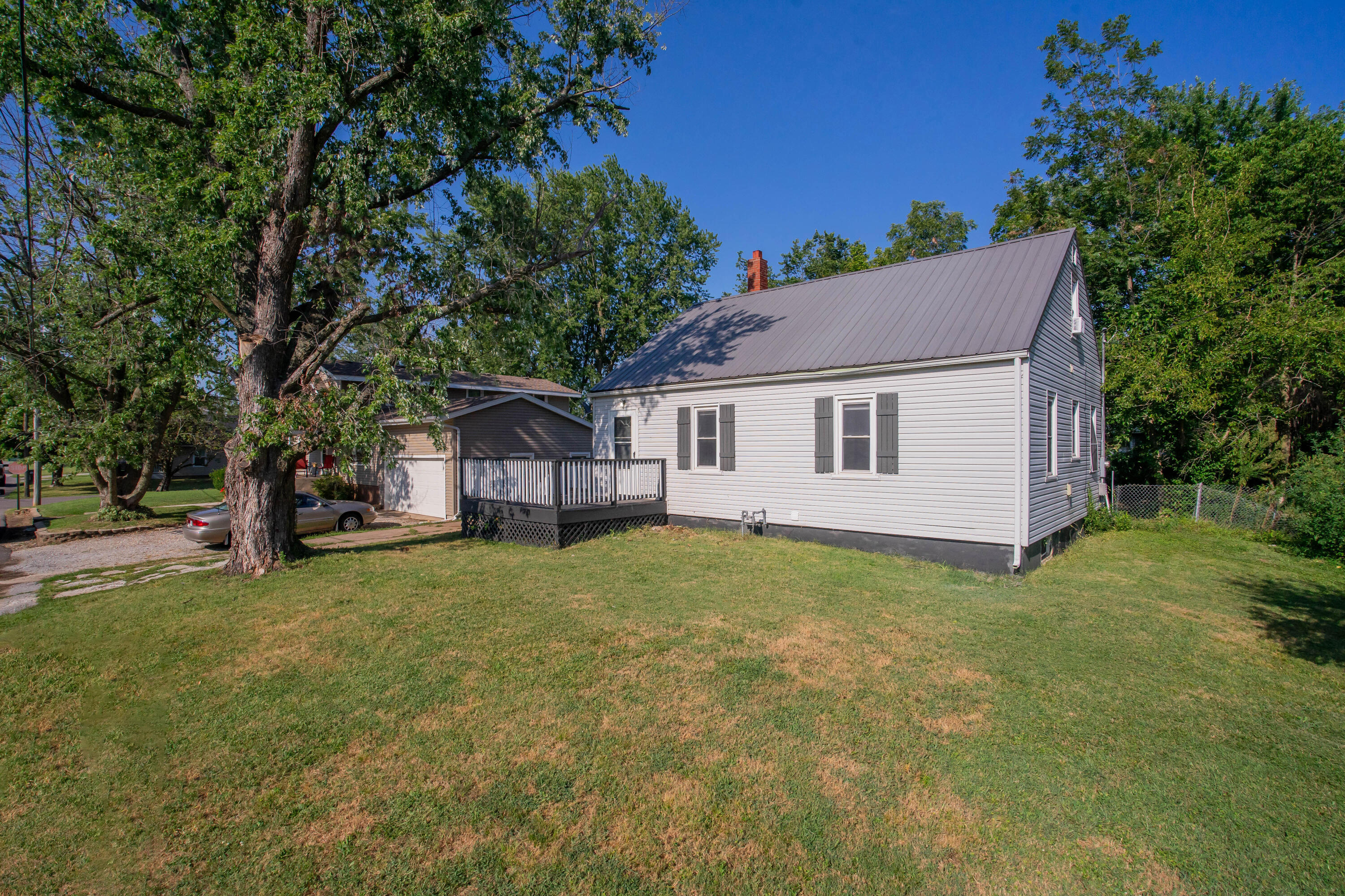 910 South Hazel Street Property Photo 2