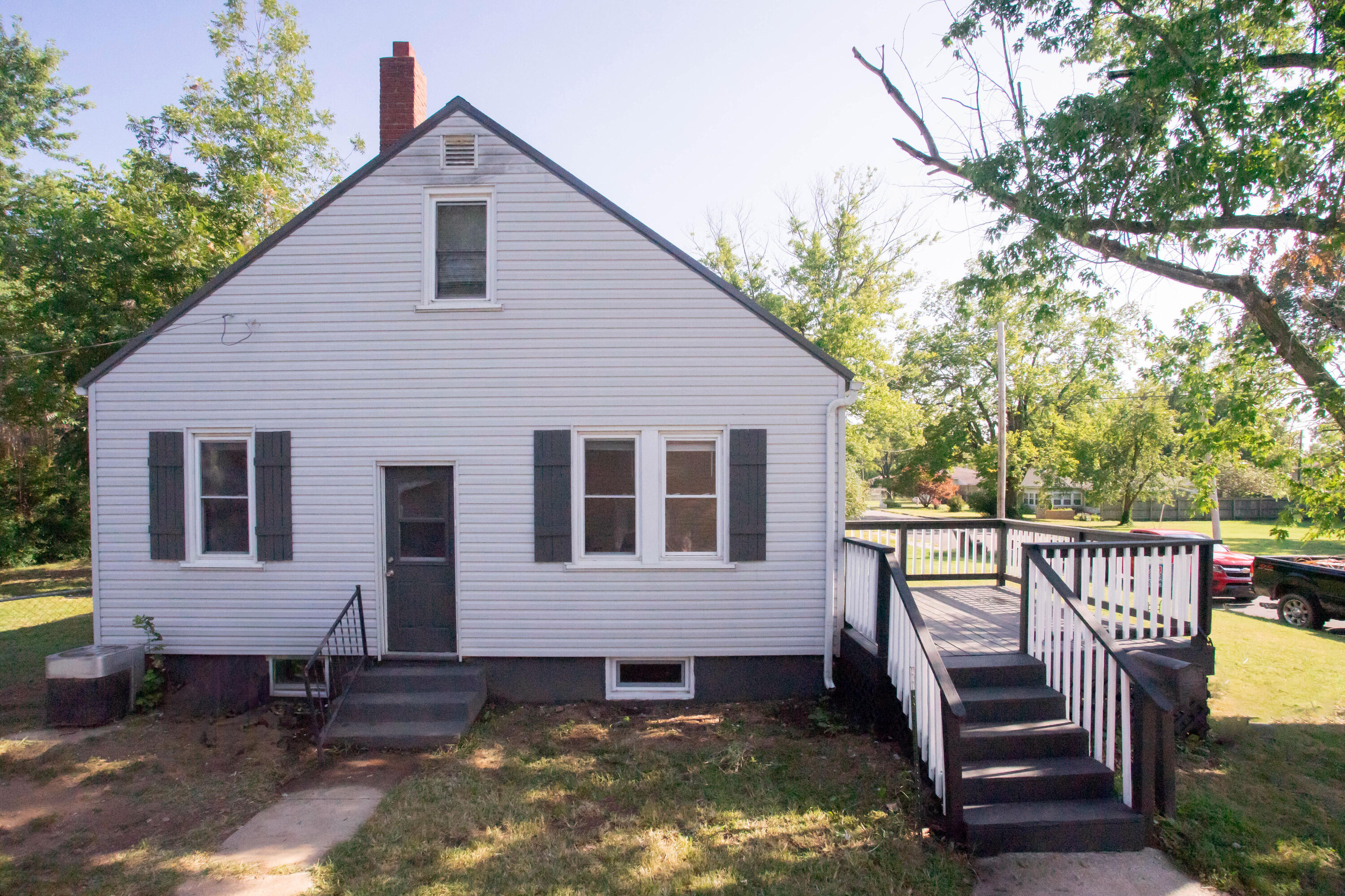 910 South Hazel Street Property Photo 3