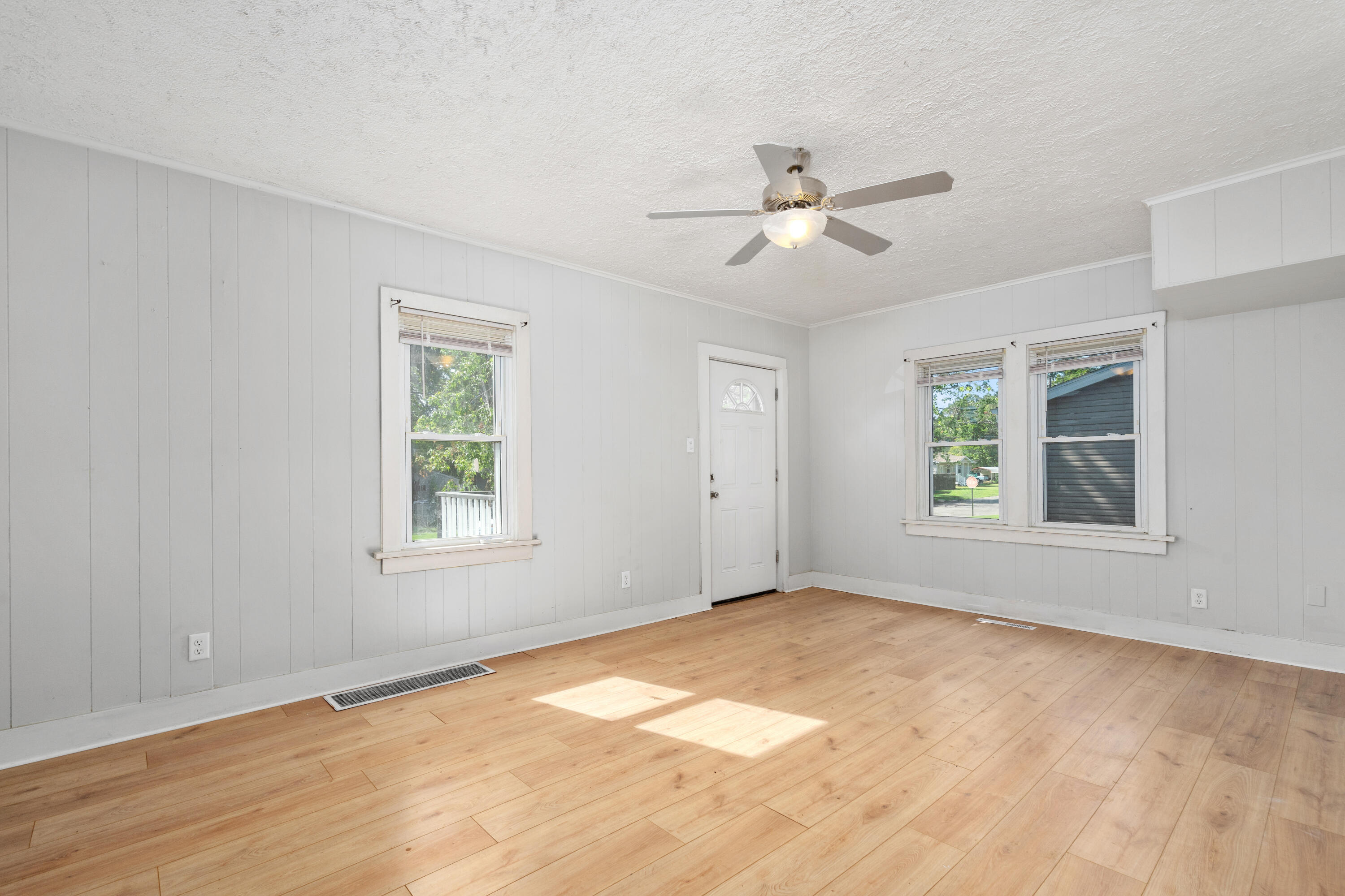 910 South Hazel Street Property Photo 4