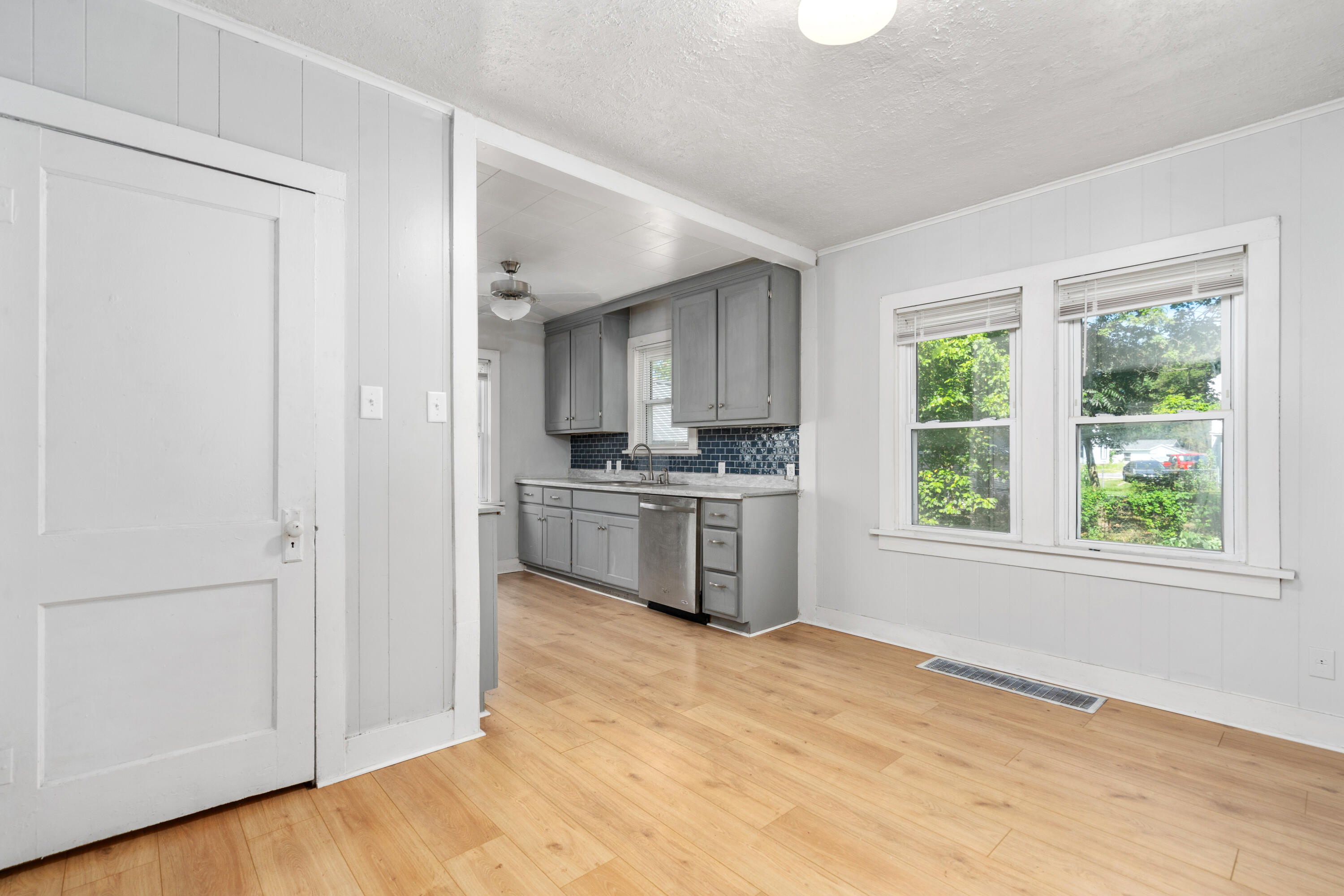 910 South Hazel Street Property Photo 6