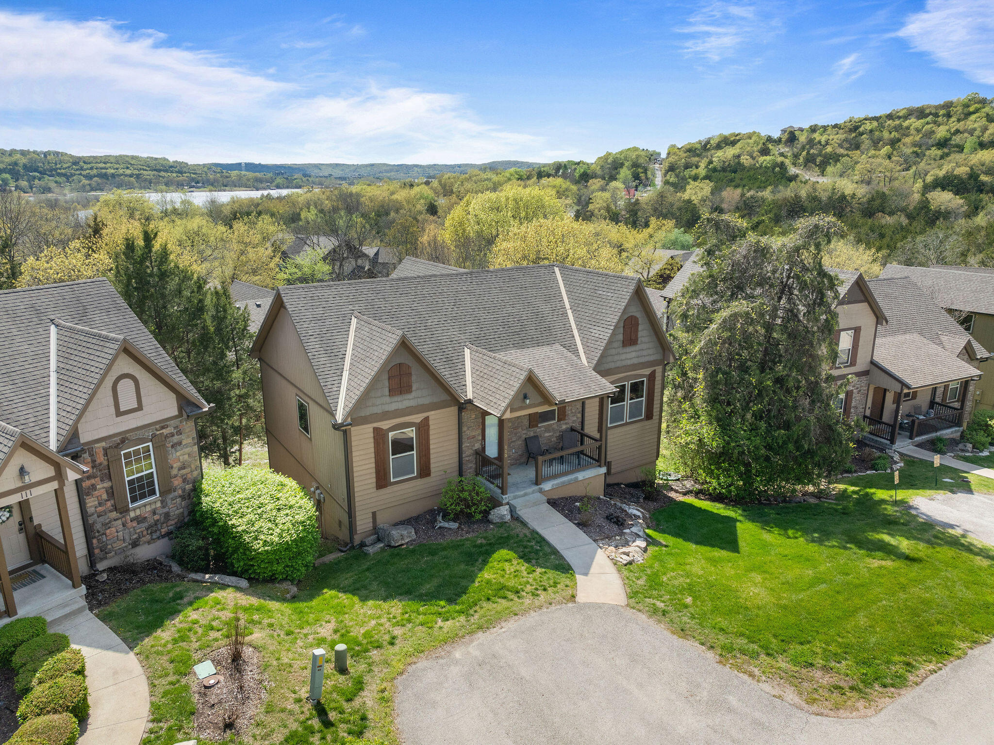 115 Streamside Drive Property Photo 3