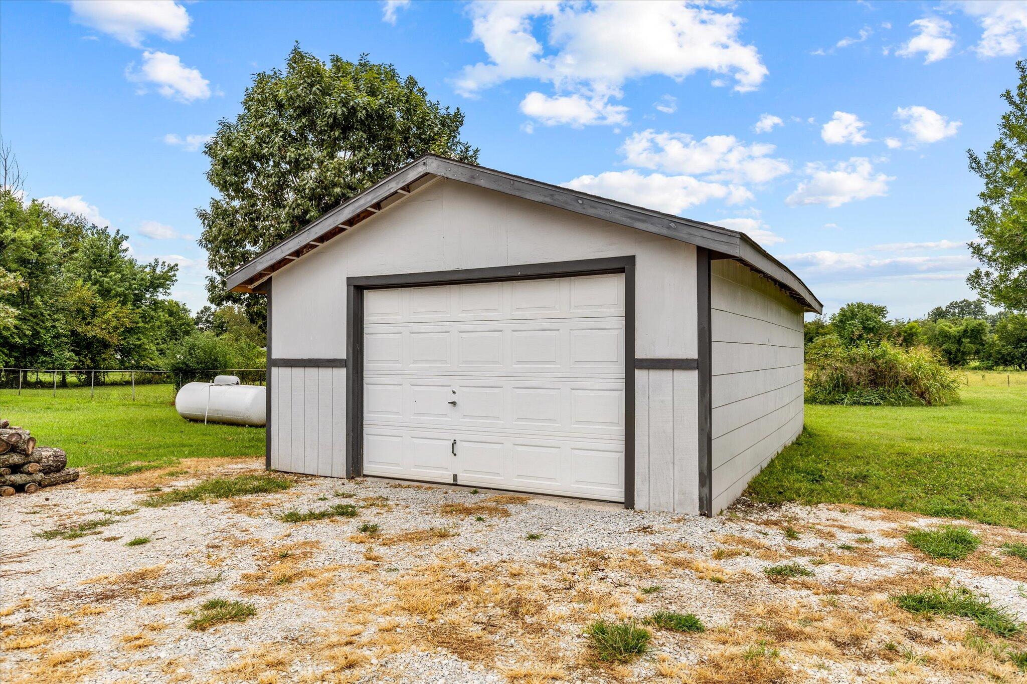 705 South Miller Road Property Photo 4