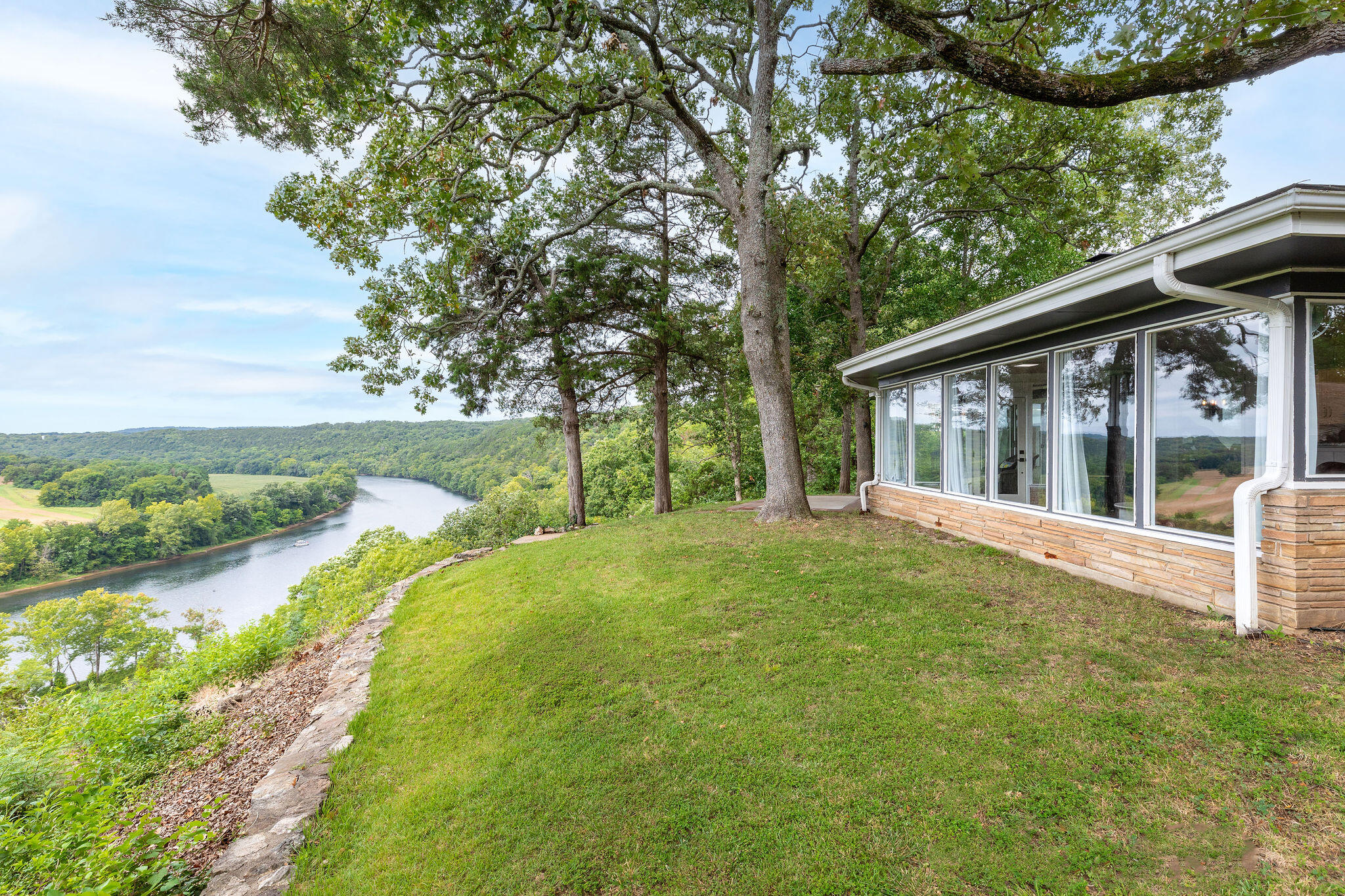 1004 Cliff Drive Property Photo 24