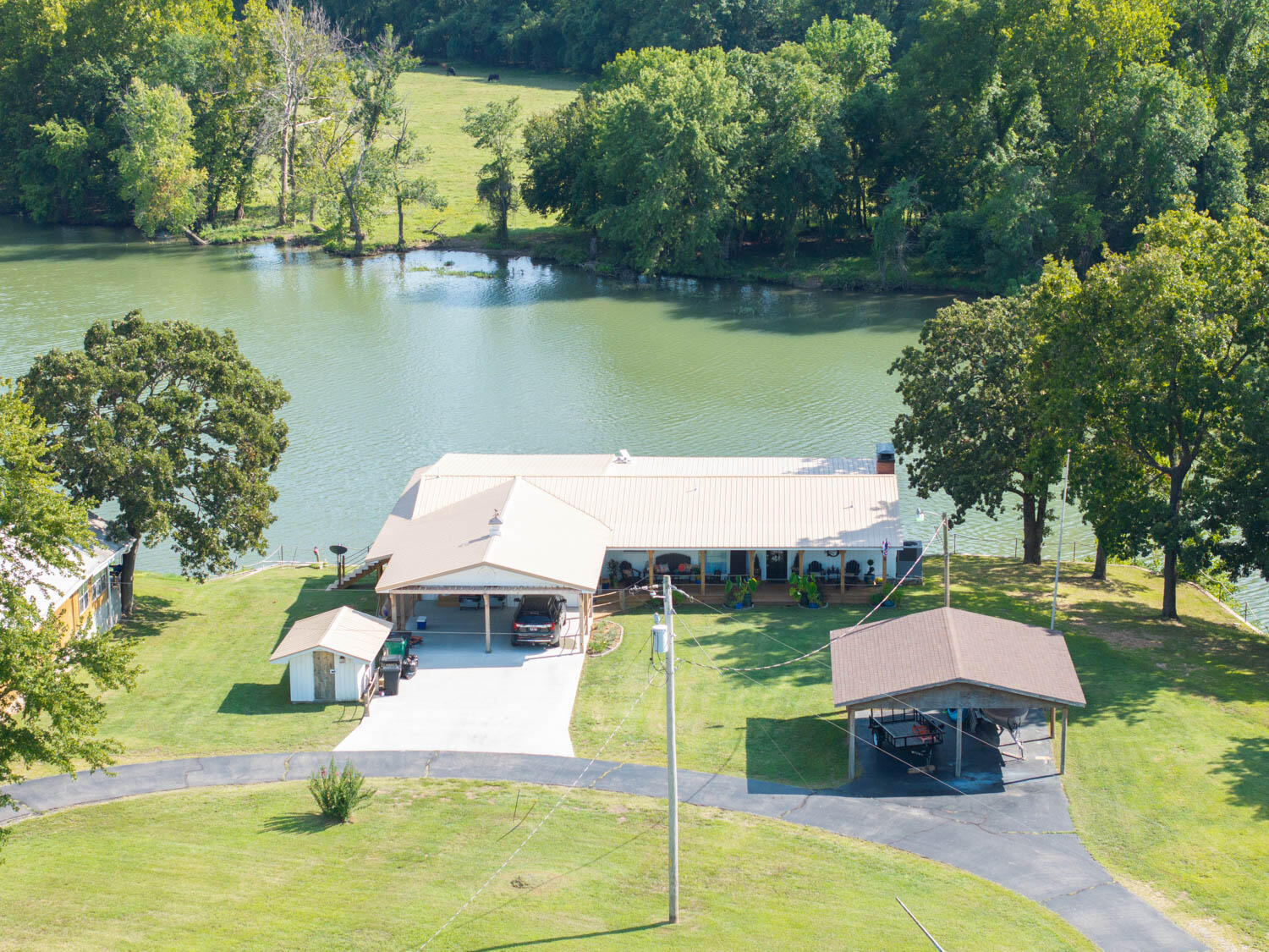 8120 Southeast Watermelon Lane Property Photo 4